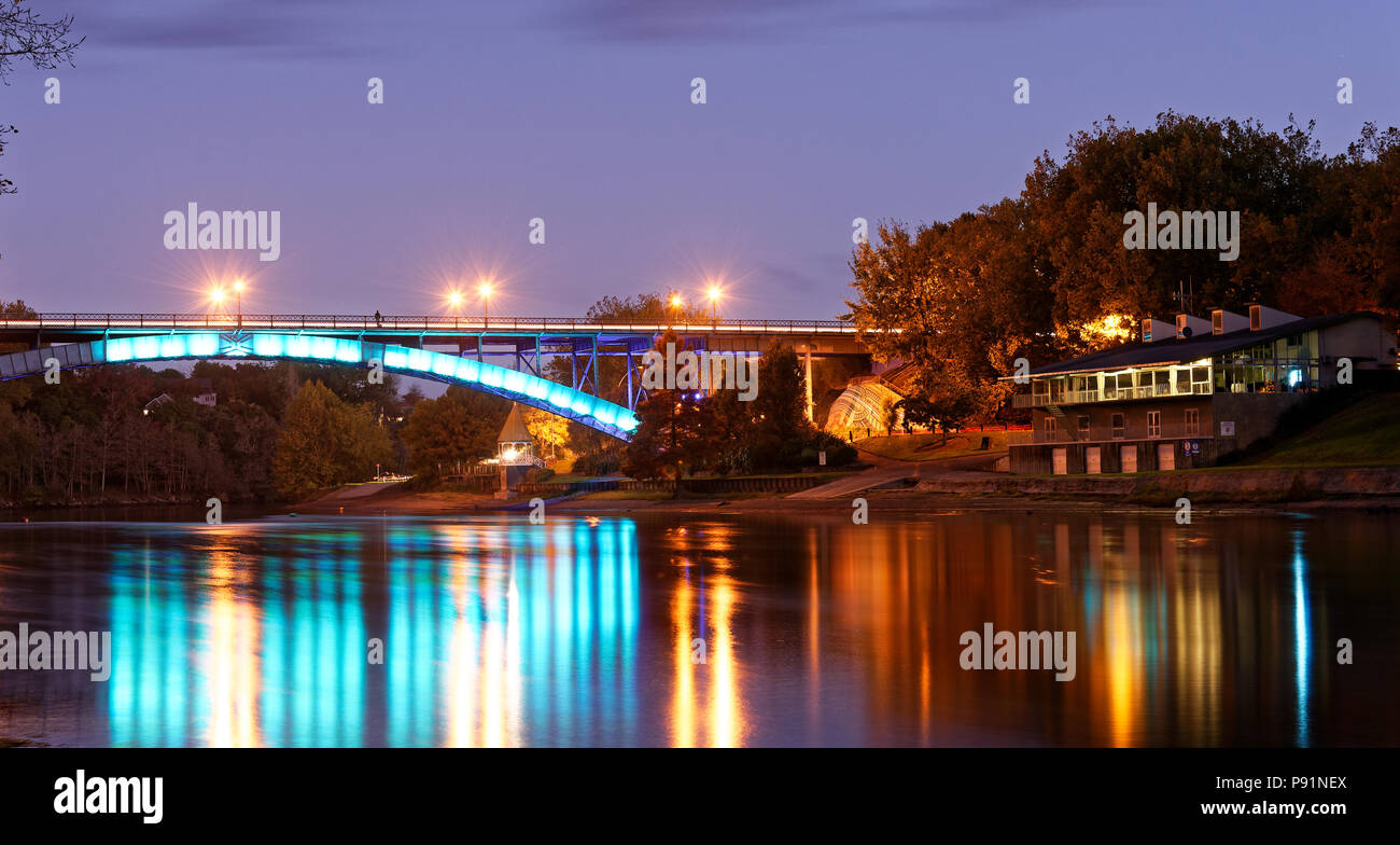 Parade Anzac Bridge at Dusk, Hamilton, Nouvelle-Zélande Banque D'Images