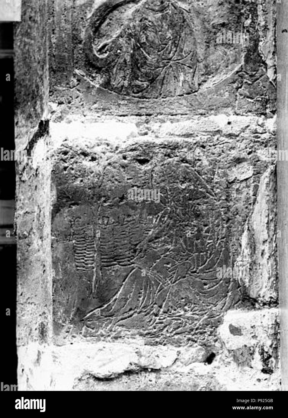 408 Maison dite de Nicolas Flamel - Détail de la façade, personnage assis et lisant - Paris - Médiathèque de l'architecture et du patrimoine - APMH00015952 Banque D'Images