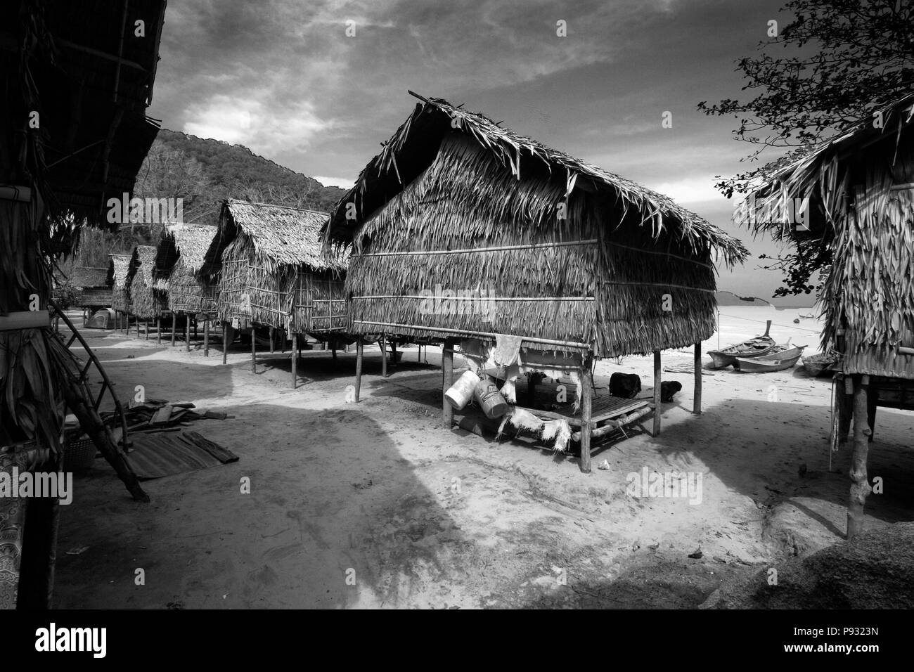 L'après-tsunami à reconstruire des maisons dans un village Moken sur Ko Surin île thaïlandaise dans le Parc National de Mu Koh Surin - la mer d'Andaman, Thaïlande Banque D'Images