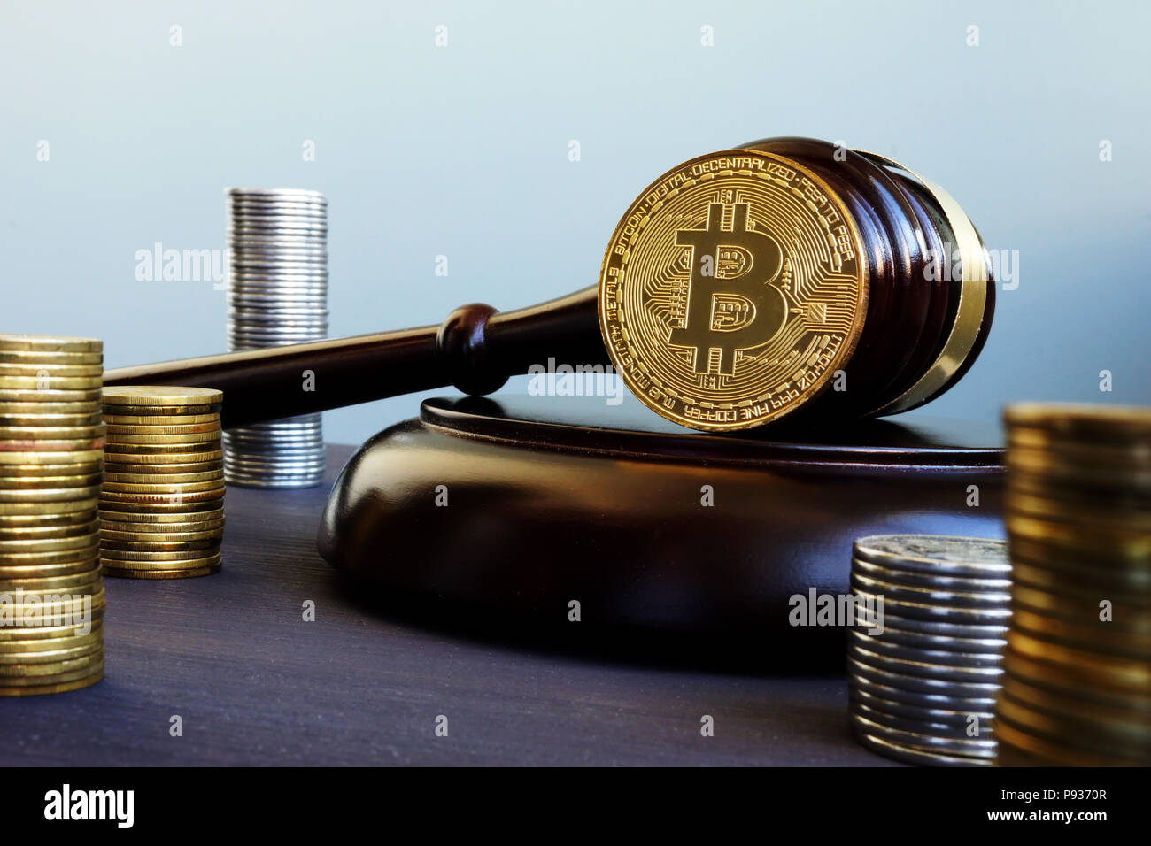 Règlement Crypto Law. Ban cryptocurrency Photo Stock - Alamy