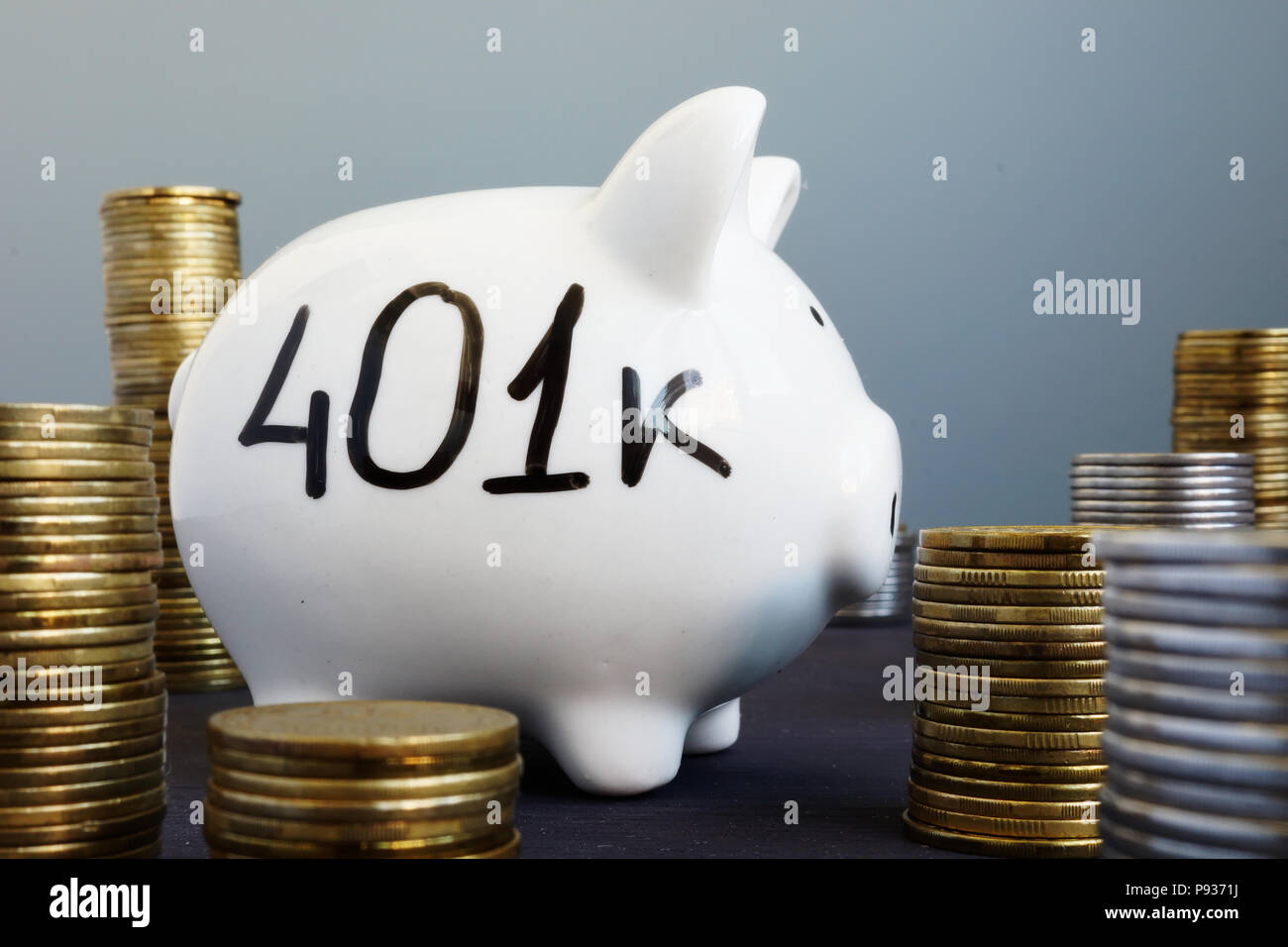 Plan de retraite. Tirelire avec 401k mots. Banque D'Images