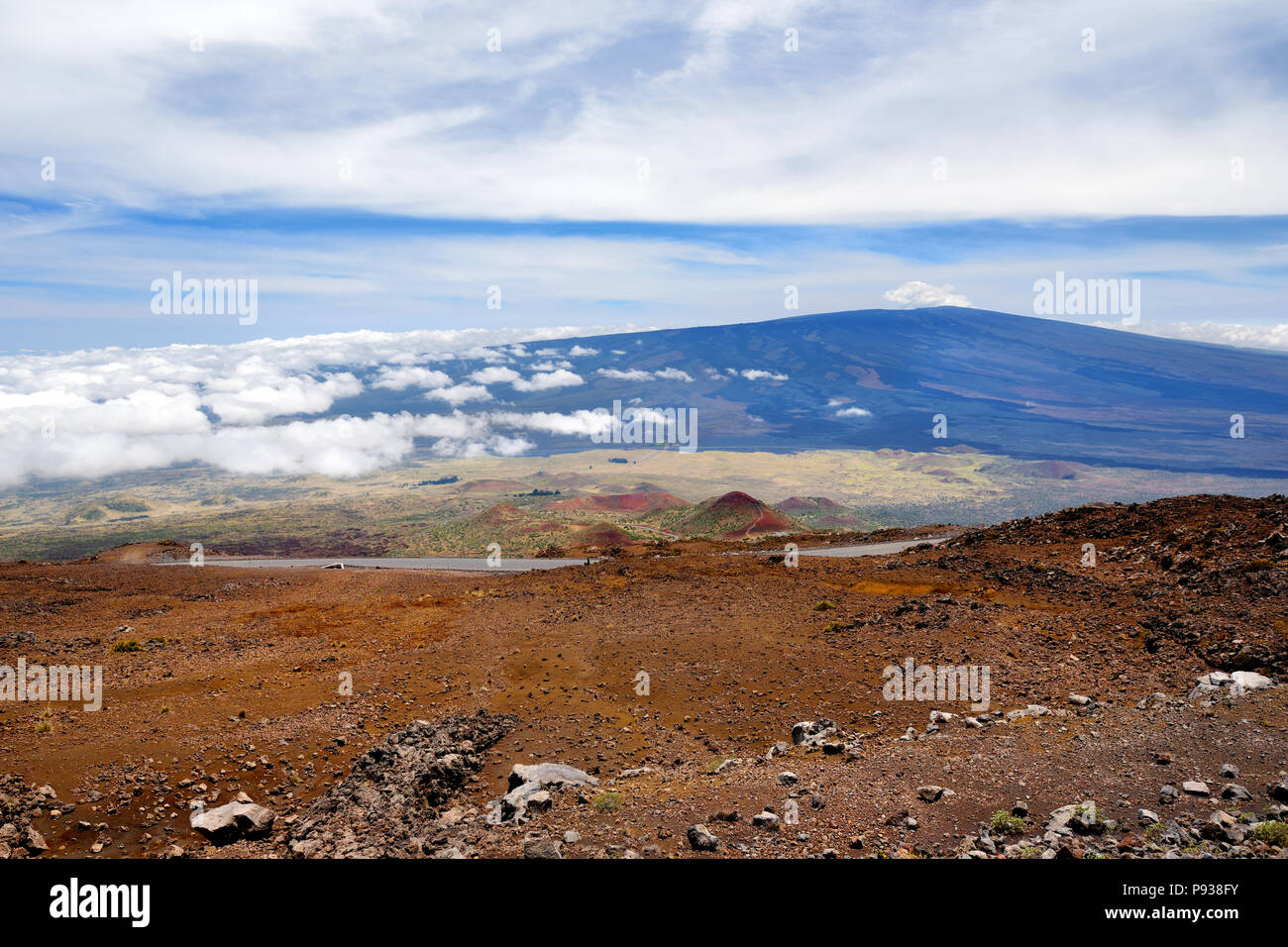 Vue à couper le souffle de Mauna Loa volcano sur la grande île d'Hawaï. Le plus grand volcan subaérienne tant dans la masse et volume, Mauna Loa a été envisager Banque D'Images