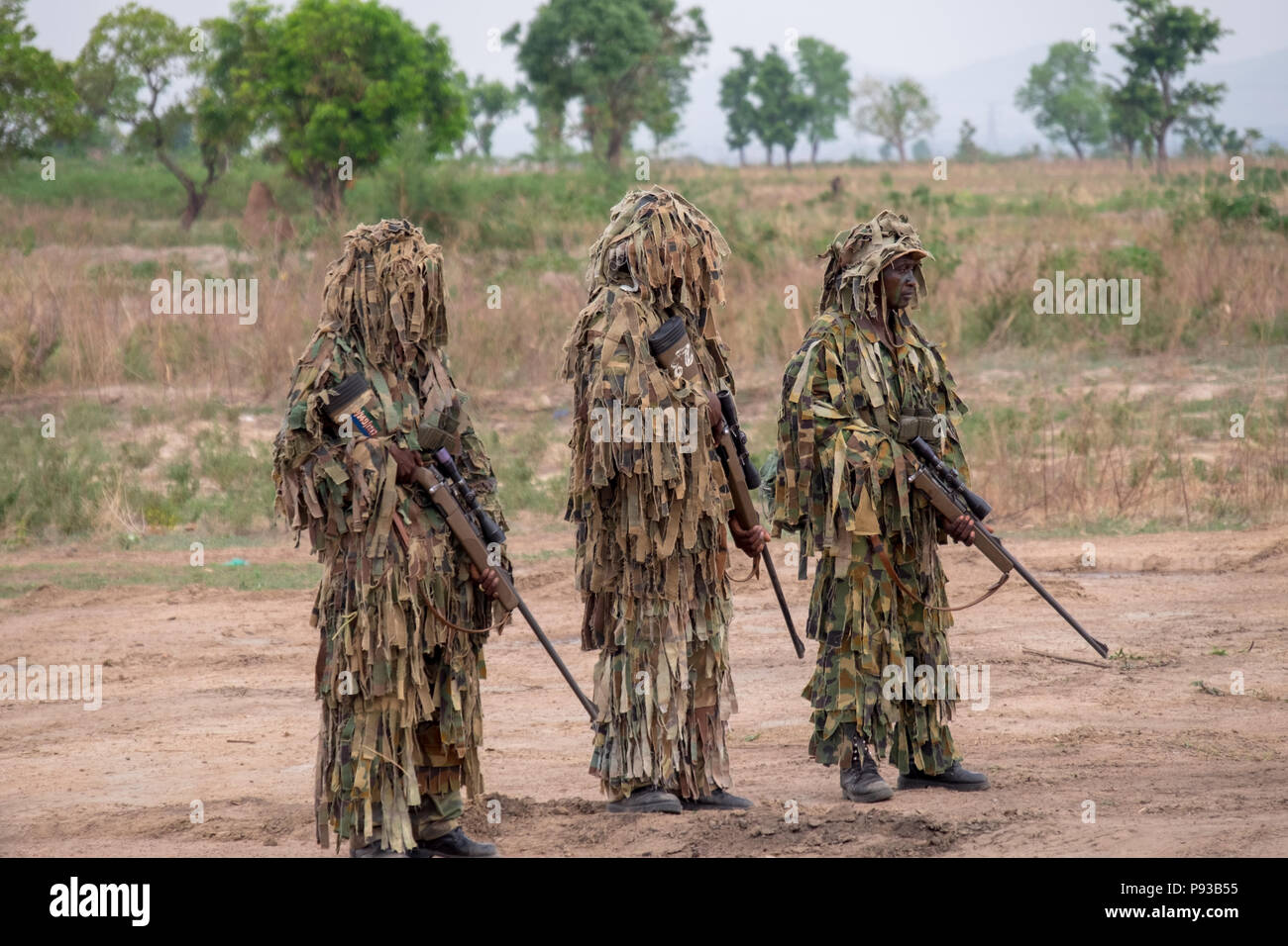 17 avril 2018 -- les forces spéciales de l'armée nigériane posent des tireurs d'après une démonstration des capacités de lutte contre le terrorisme à l'AO Azazi B Banque D'Images