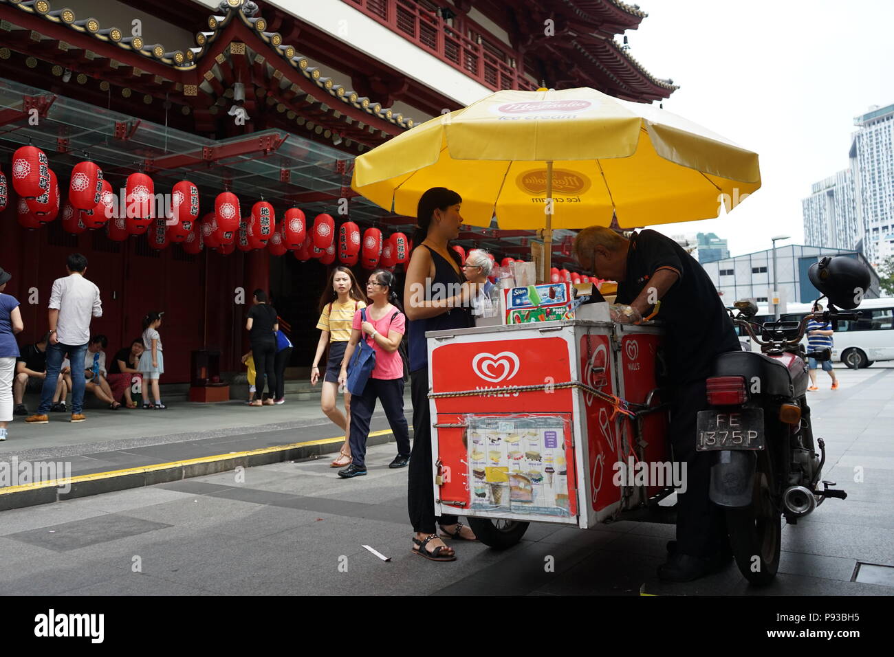 Singapour - une belle ville parfaite. Rues étonnantes, de belles personnes et architectures de soufflement d'esprit Banque D'Images