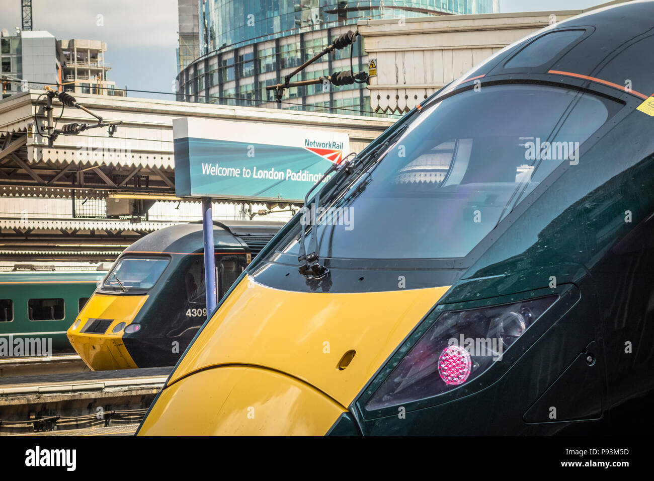 Classe Hitachi 800 Intercity-Express train locomotive à la gare de Paddington, Londres, UK Banque D'Images