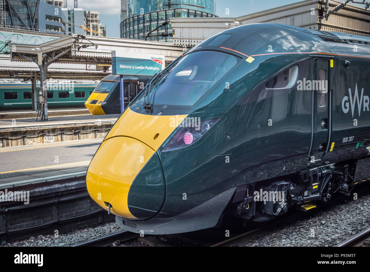 Train de locomotive Hitachi Intercity-Express de classe 800 à la gare de Paddington, Londres, Royaume-Uni Banque D'Images