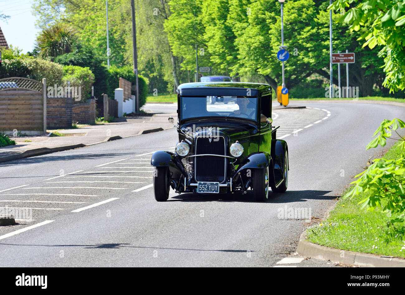 1934 Ford V8 - ramassage dans les Village, Maidstone, Angleterre 2018 Banque D'Images