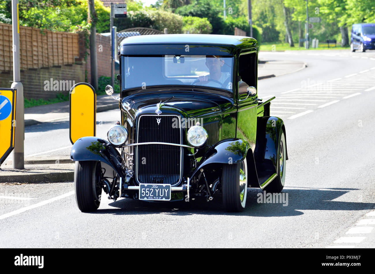 1934 Ford V8 - ramassage dans les Village, Maidstone, Angleterre 2018 Banque D'Images