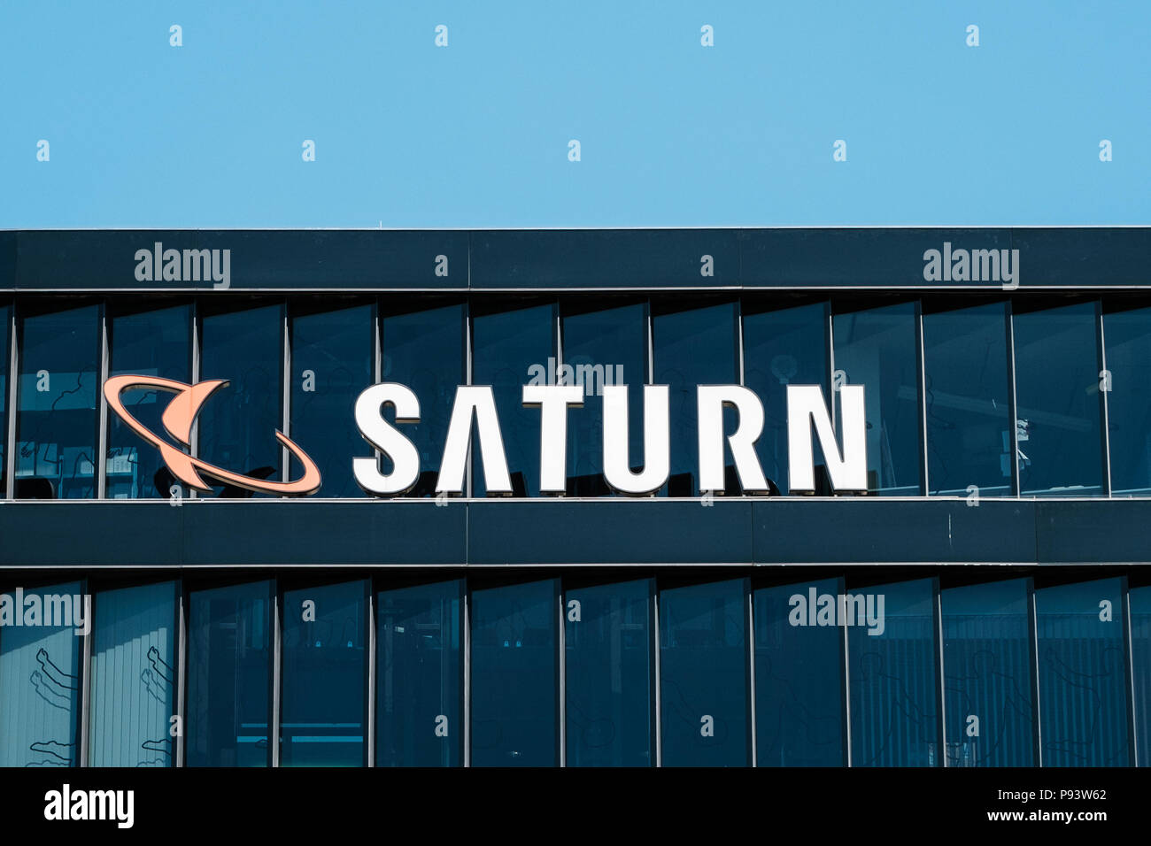 Berlin, Allemagne - juillet 2017 : Le logo de la consumer electronic store 'Saturn', à Berlin , Allemagne Banque D'Images