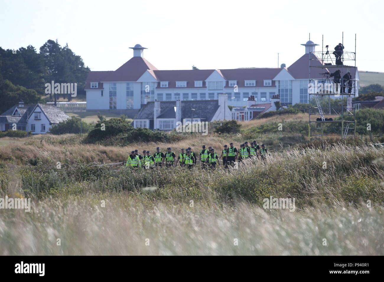 Patrouille de police les dunes de sable de l'Atout Turnberry Resort Ayrshire du Sud, où le président américain, Donald Trump et la première dame Melania Trump sont prévues le week-end. Banque D'Images