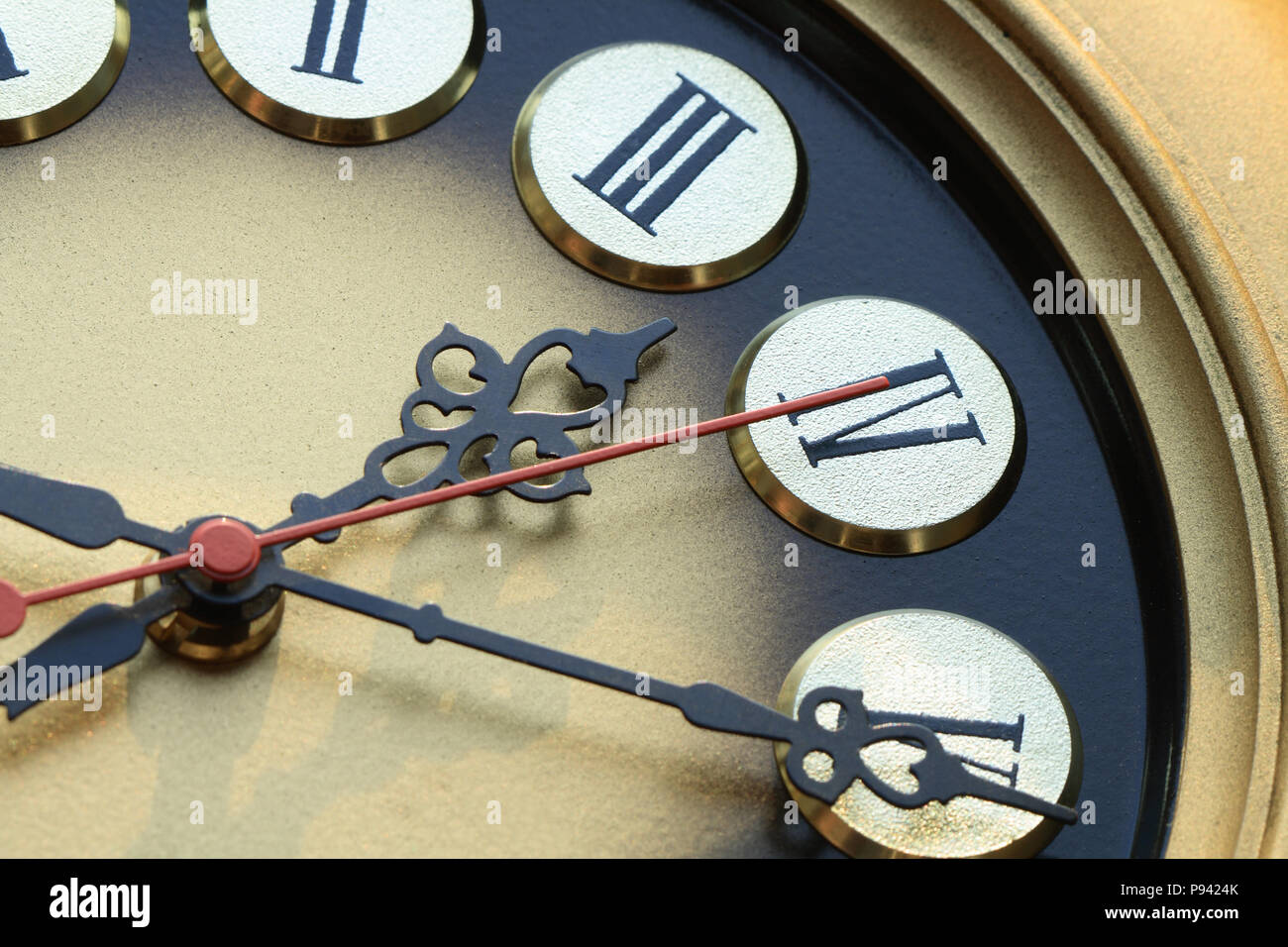 Gros plan extrême de nice vintage doré cadran d'horloge Banque D'Images