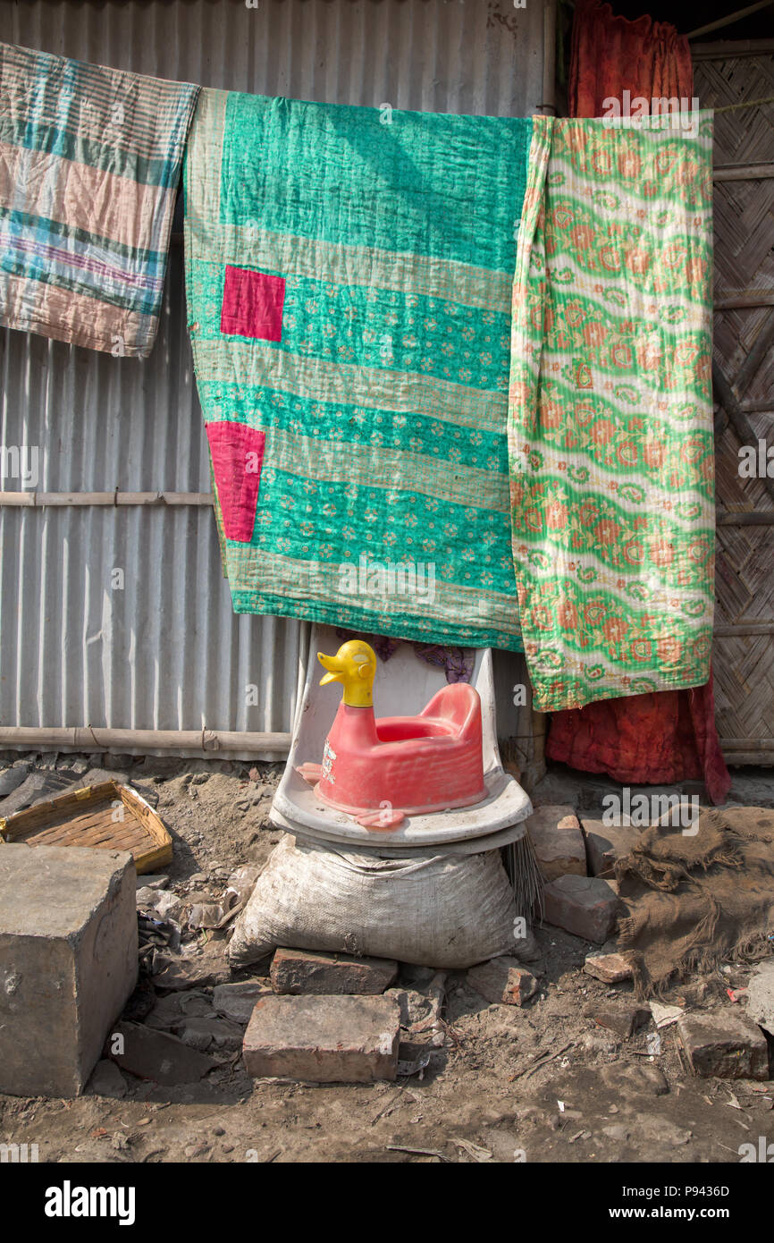 Pot bébé en cuir, Hazaribagh polluées / usines tanneries district, Dhaka, Bangladesh Banque D'Images
