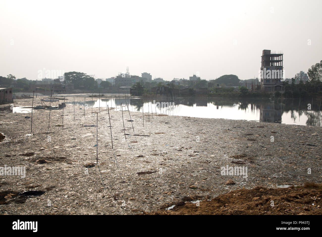 Tous les étangs de déchets toxiques dans les usines de Hazaribagh, tanneries de cuir / district, Dhaka, Bangladesh Banque D'Images