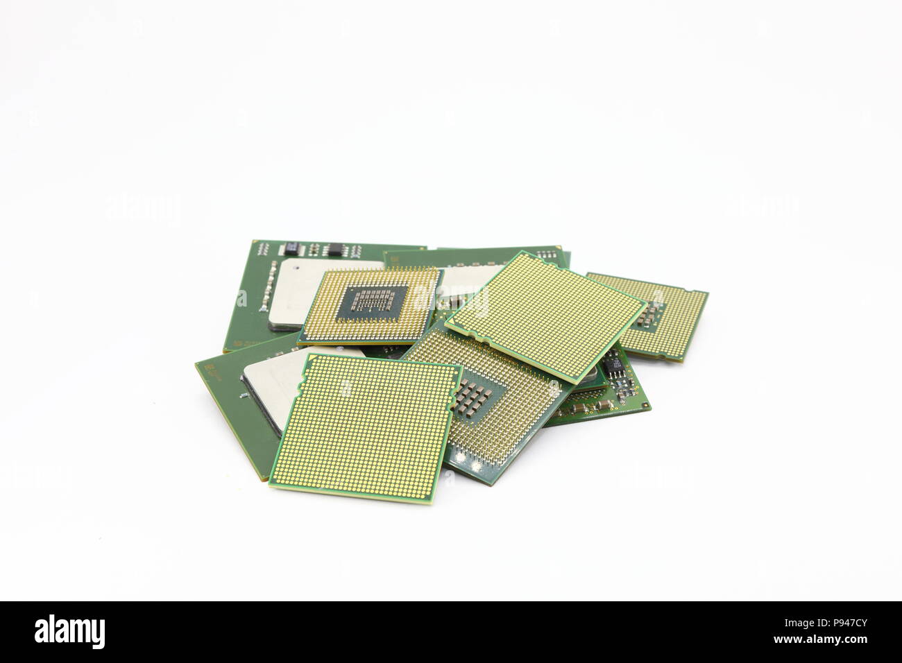 Vareity des CPU de l'ordinateur, le processeur isolé sur fond blanc. Banque D'Images