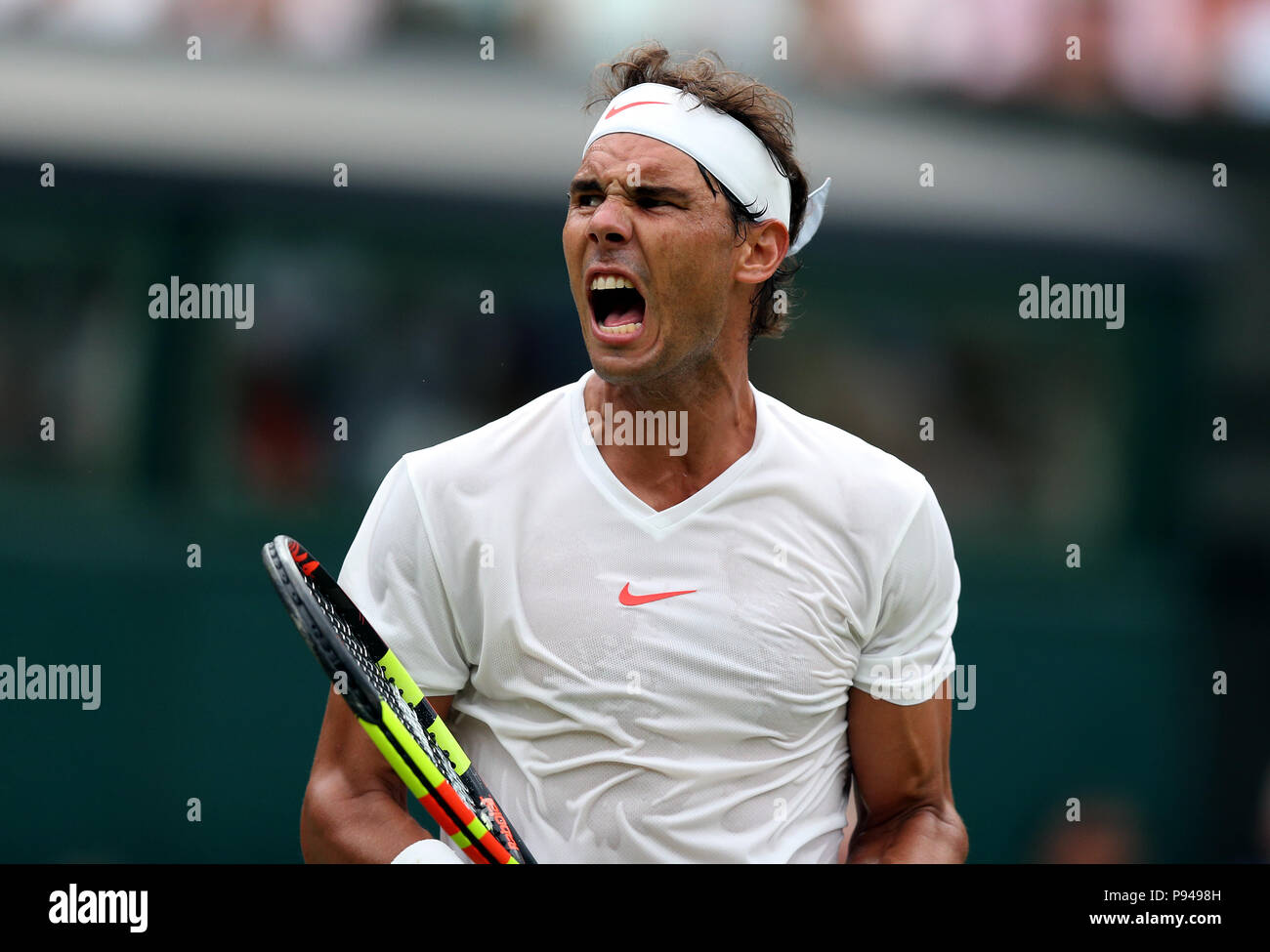 Rafael Nadal célèbre le jour douze des championnats de Wimbledon à l'All England Lawn Tennis et croquet Club, Wimbledon. Banque D'Images