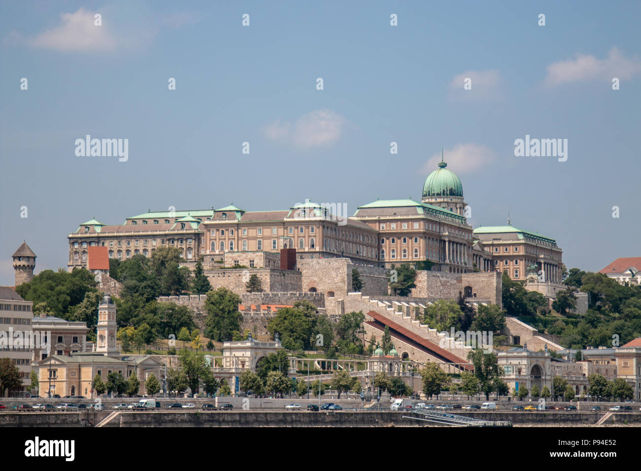 Vue du château de Buda de Pest, sur la rive gauche du Danube à Budapest Banque D'Images
