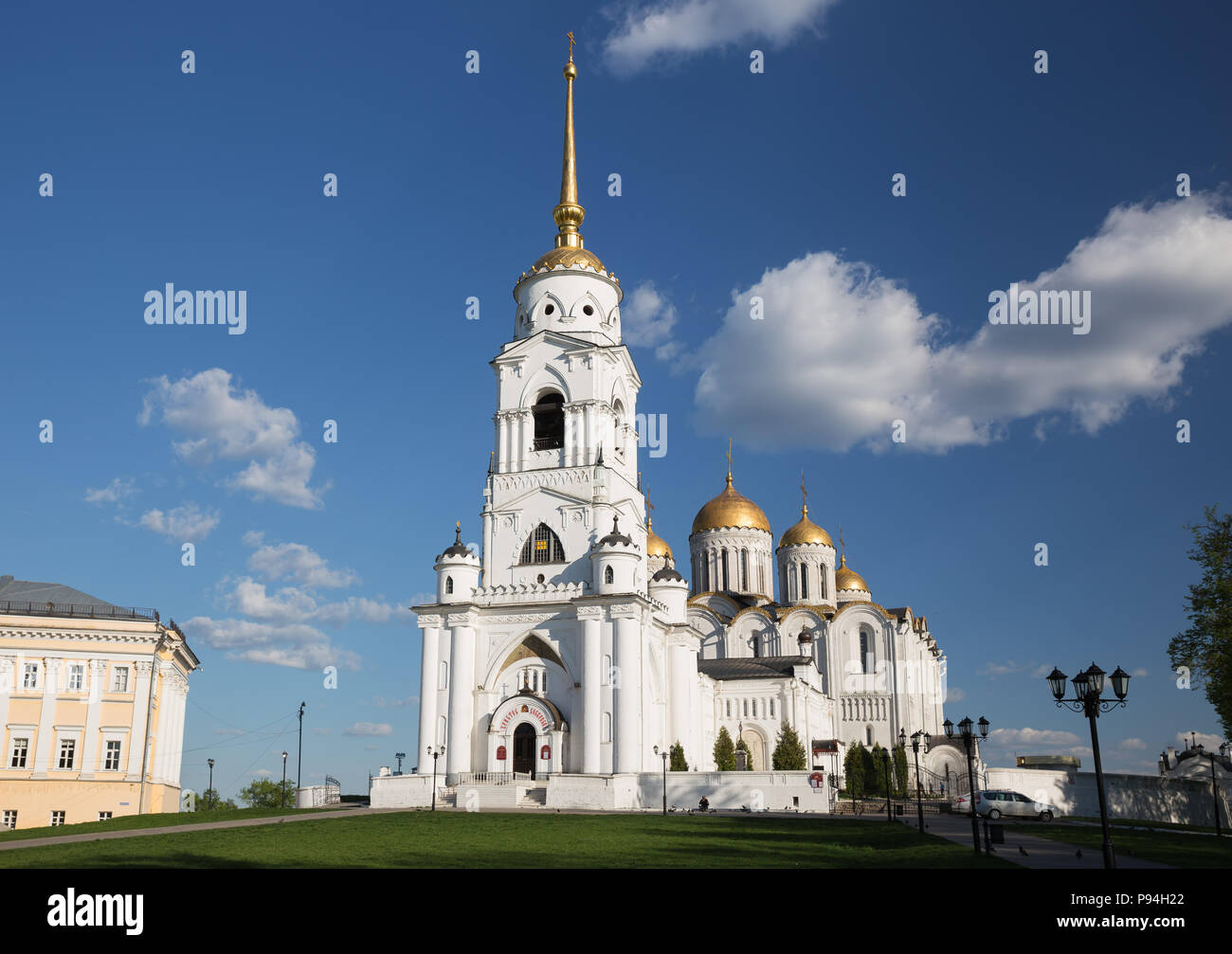 La pierre blanche de la cathédrale de la Dormition à Vladimir Uspensky à sunny day, Russie Banque D'Images