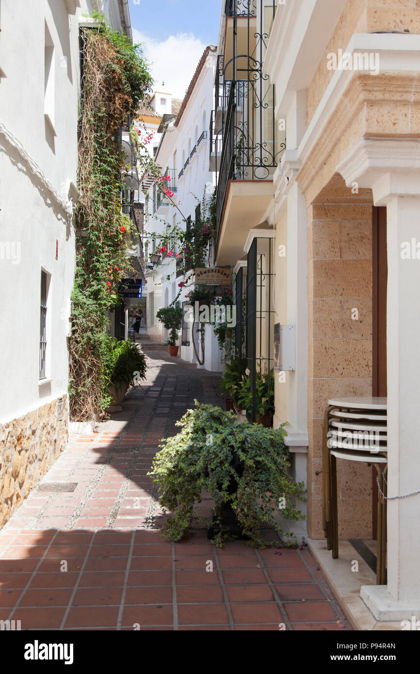 Street dans la vieille ville de Marbella (Málaga, Andalousie, Espagne). Banque D'Images