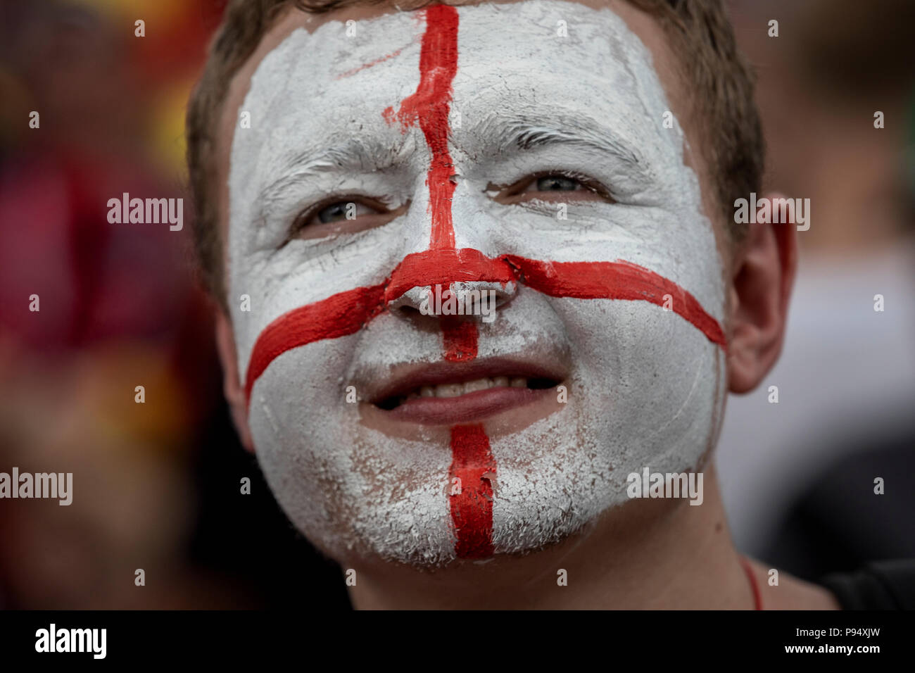 Moscou, Russie. 14, juillet 2018. Peuple russe soutenir l'équipe nationale de football anglais sur le Fan festival à Moscou pendant le jeu La Belgique contre l'Angleterre de la Coupe du Monde FIFA 2018 Russie Banque D'Images