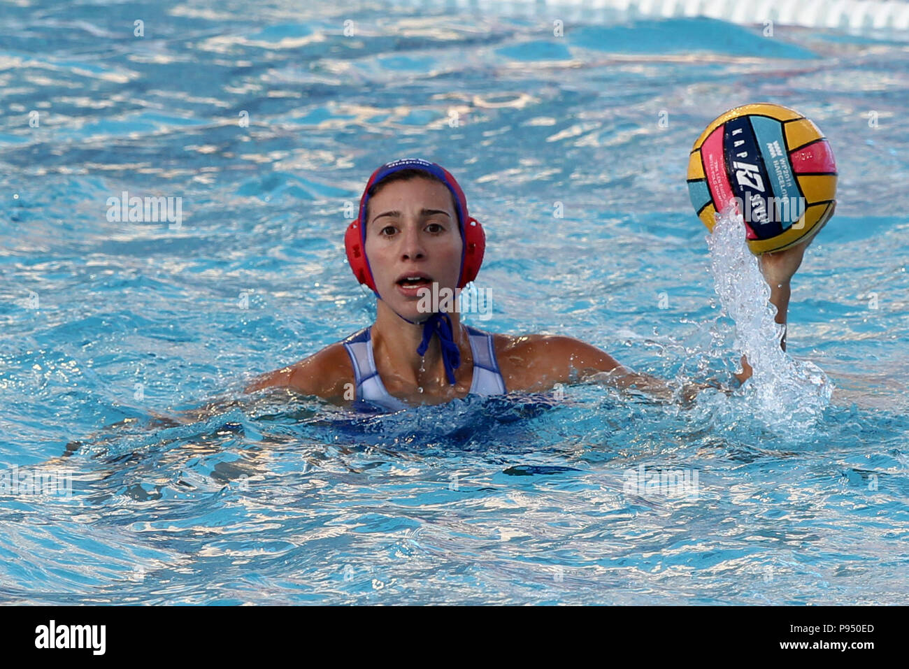 Barcelone, Espagne. 14 juillet 2018. 14 juillet 2018, les piscines Bernat Picornell, Barcelone, Espagne ; 33e Championnats de water-polo Européen, France Femmes contre la Grèce les femmes ; Chrysoula Diamantopoulou gardien de la Grèce à la recherche d'un coéquipier Crédit : UKKO Images/Alamy Live News Banque D'Images