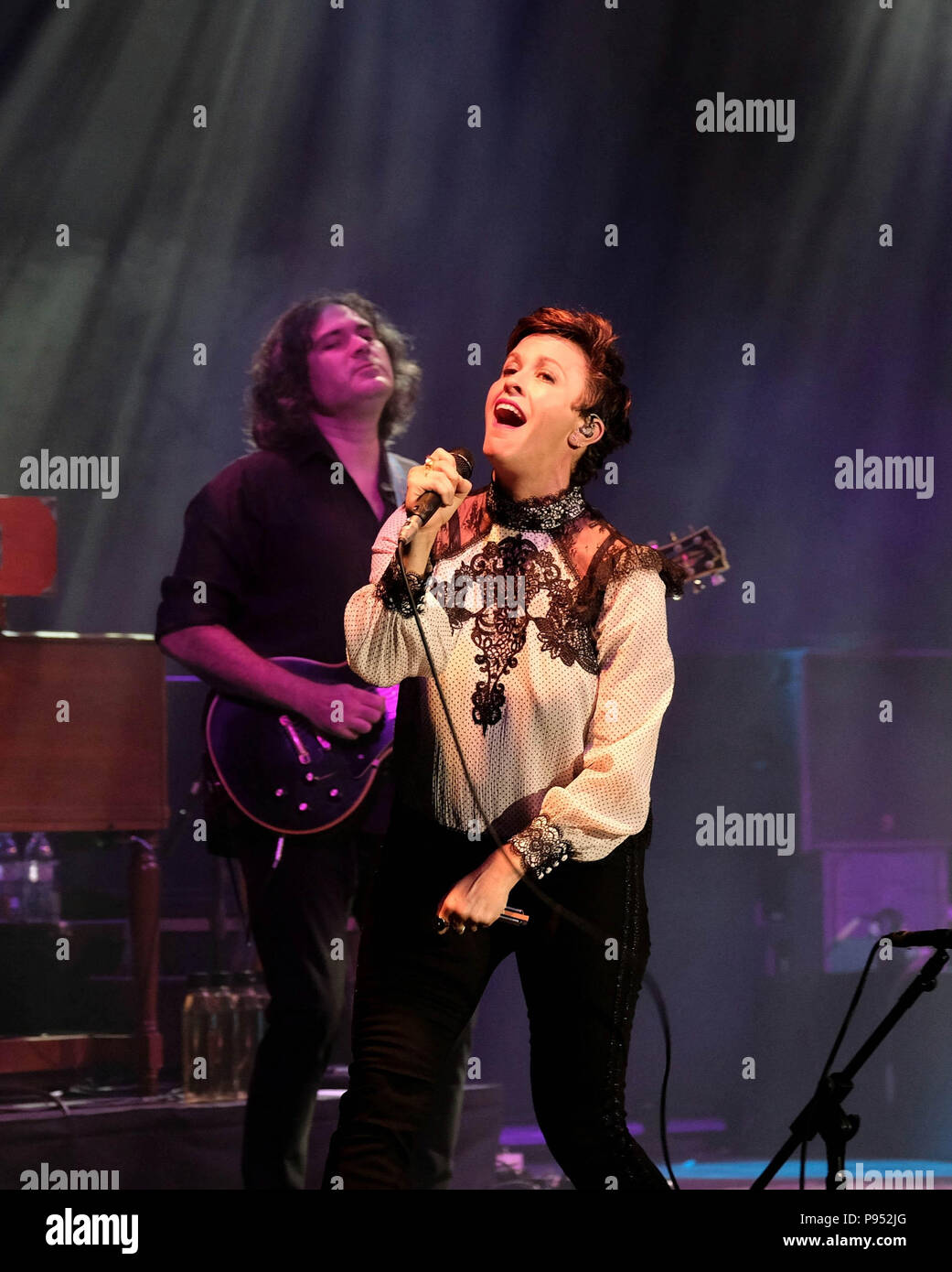 Cornbury Festival Jour 2 - 14 juillet 2018. Alanis Morissette sur scène, Chadlington Estate, Oxfordshire, UK Banque D'Images