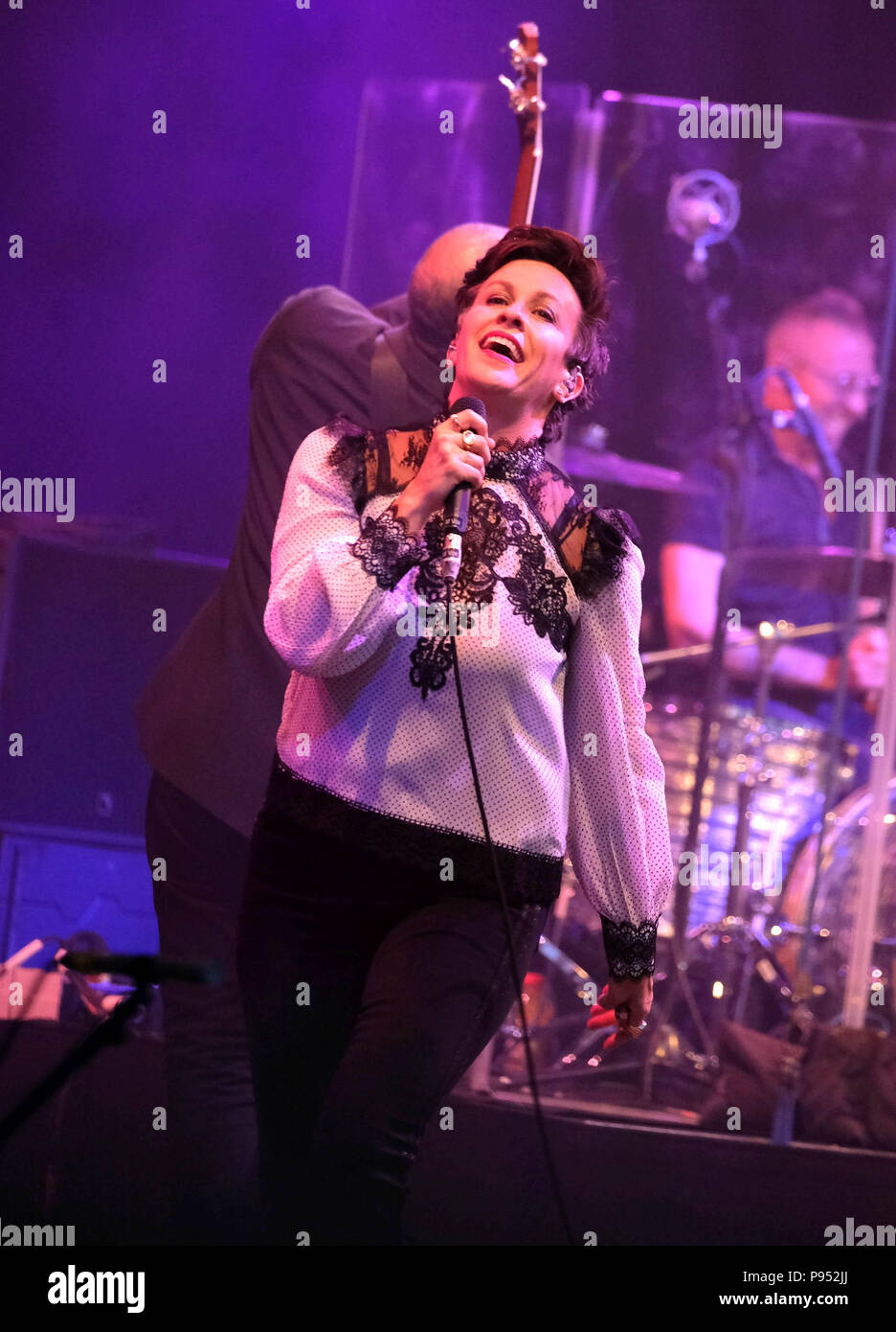 Cornbury Festival Jour 2 - 14 juillet 2018. Alanis Morissette sur scène, Chadlington Estate, Oxfordshire, UK Banque D'Images