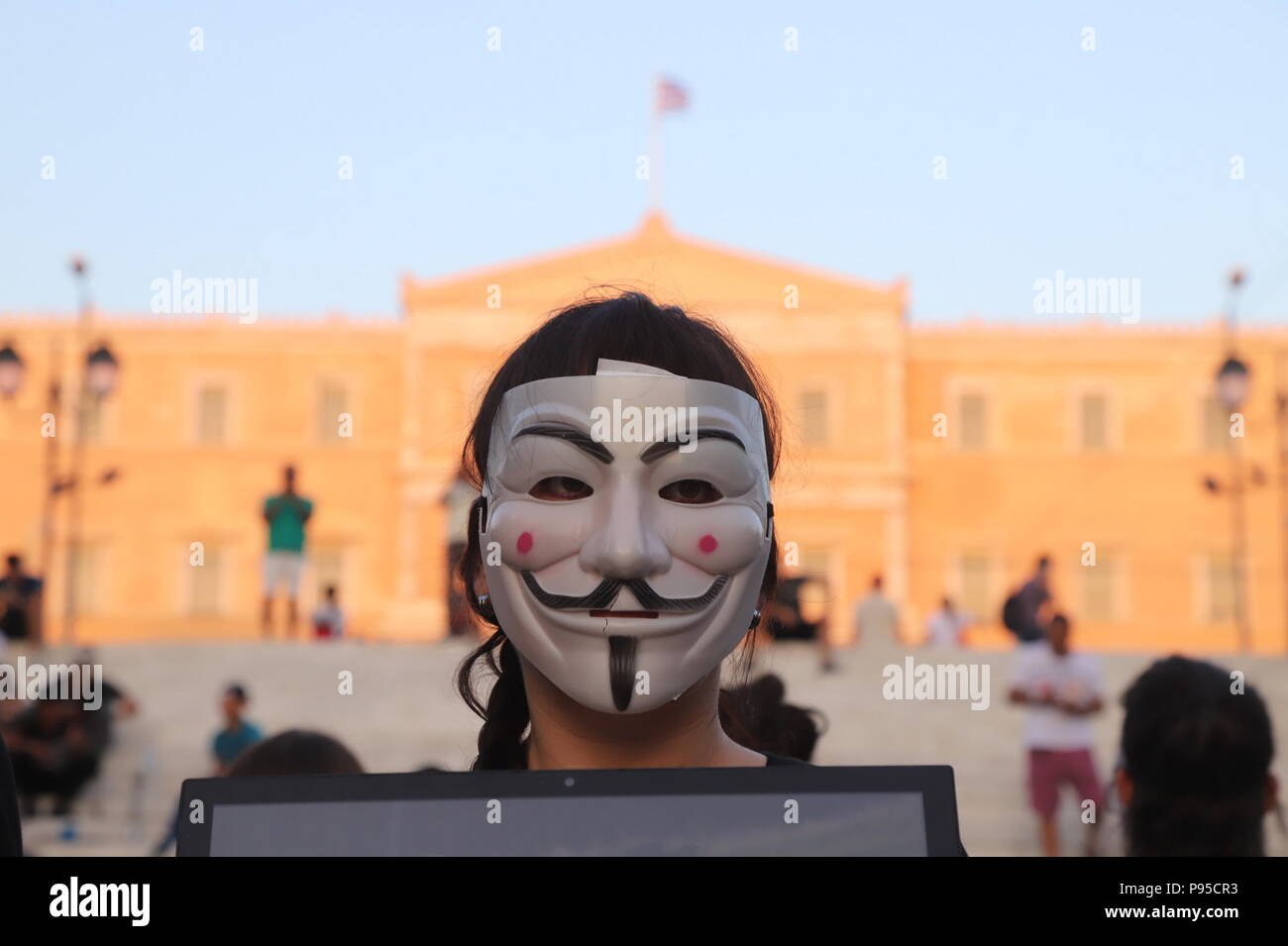 Athènes, Grèce. 14 juillet, 2018. Pour les sans-voix anonyme de l'activiste des droits des animaux a organisé le cube de vérité démonstration statique à la place Syntagma. Crédit : George/Panagakis Pacific Press/Alamy Live News Banque D'Images