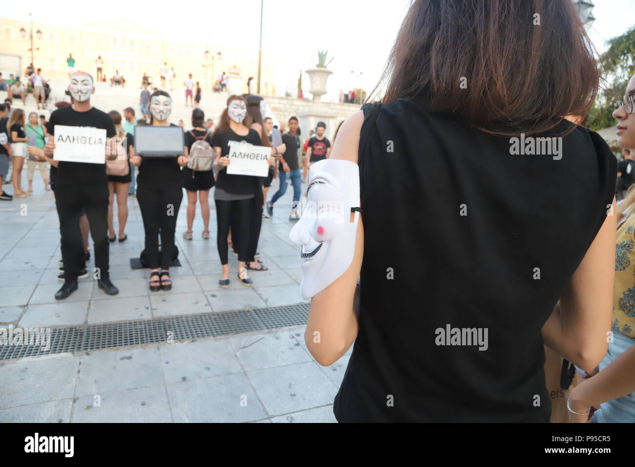 Athènes, Grèce. 14 juillet, 2018. Pour les sans-voix anonyme de l'activiste des droits des animaux a organisé le cube de vérité démonstration statique à la place Syntagma. Crédit : George/Panagakis Pacific Press/Alamy Live News Banque D'Images