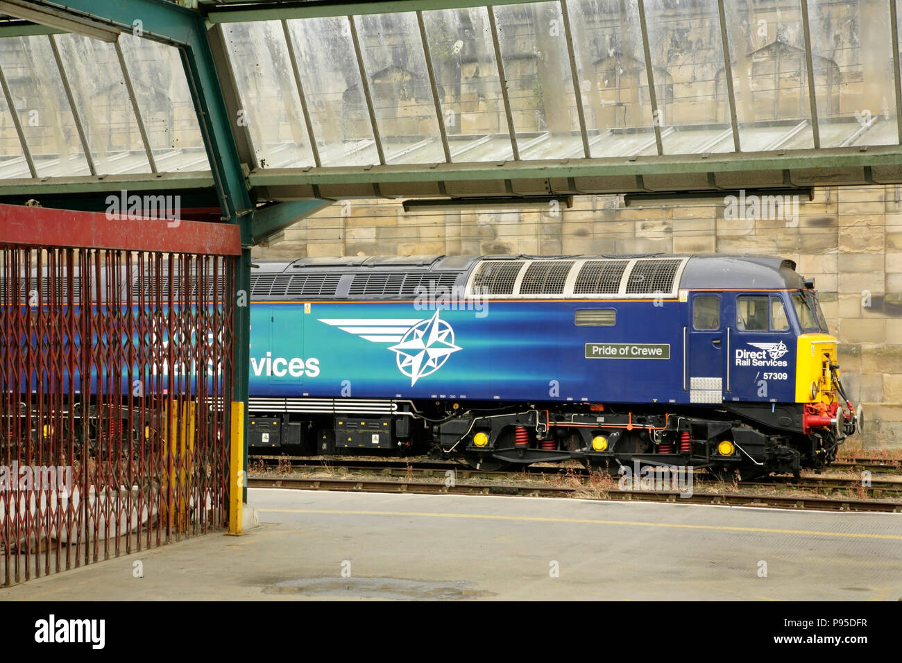 Services ferroviaires directs 57 locomotives diesel 57309 'fierté' de Crewe à Carlisle, Royaume-Uni. Banque D'Images