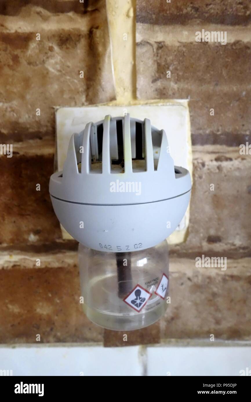 Branché en vaporisateur électrique appareil anti moustique Banque D'Images