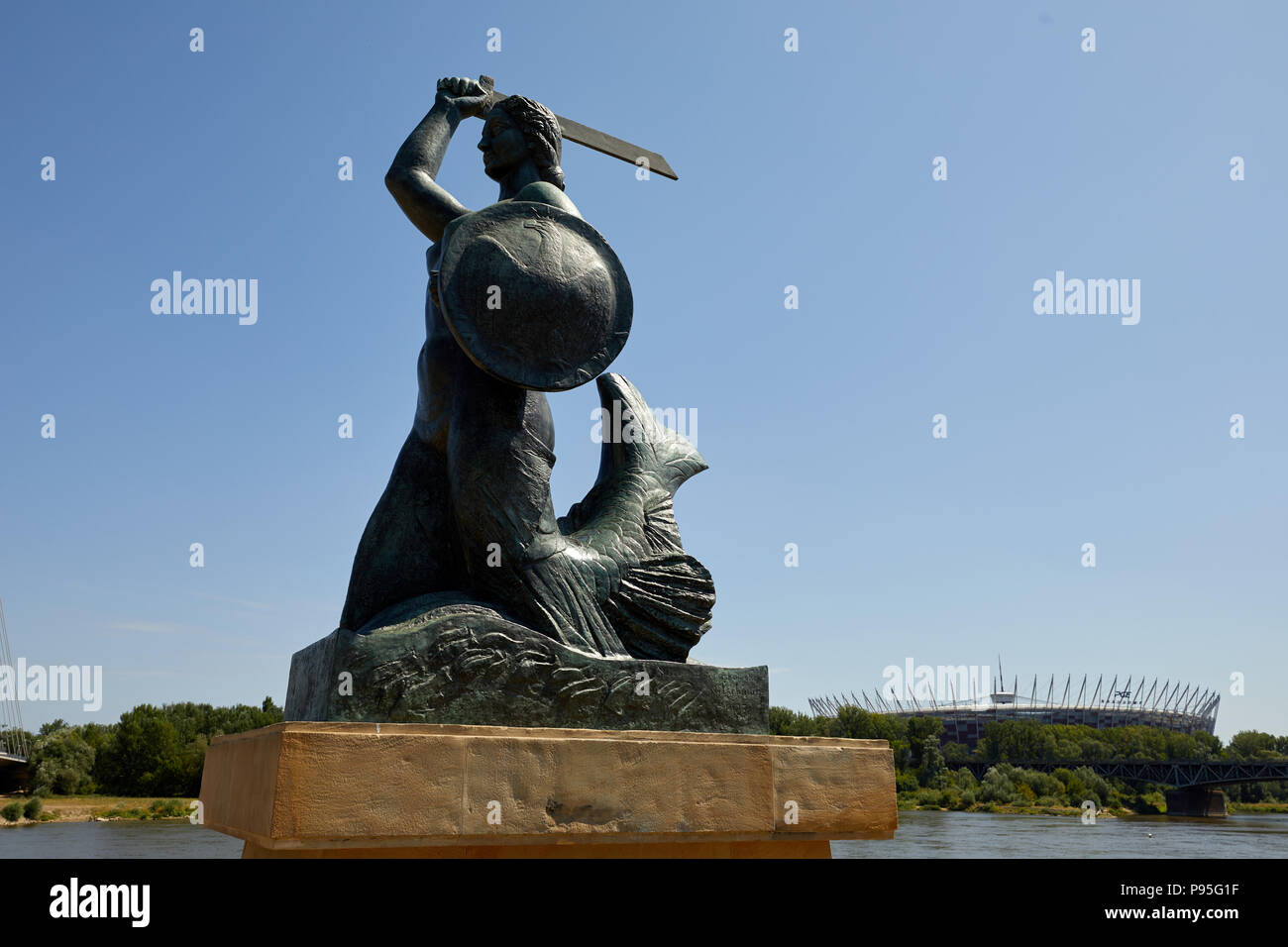 La Sirène de Varsovie (Syrenka Warszawska), une statue sur la rive de la rivière Vistule, dans le quartier de Powiśle de Varsovie, Pologne. Banque D'Images