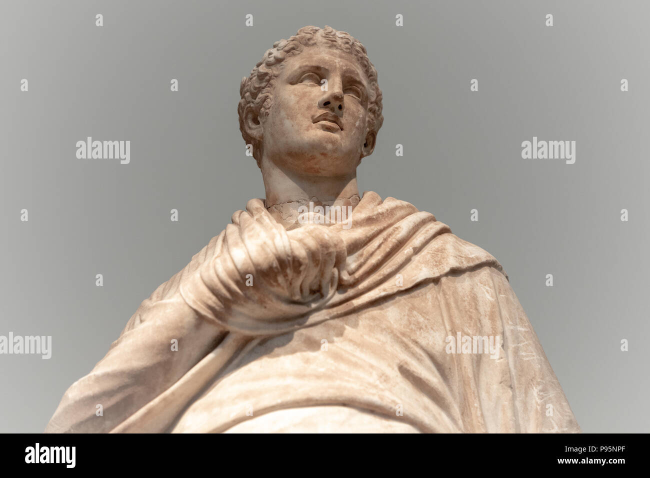 Statue d'un Kleonikos les jeunes, fils de Lysandros, trouvés dans le gymnase à Eretria, Eubée, 1er siècle avant J.-C.. Banque D'Images