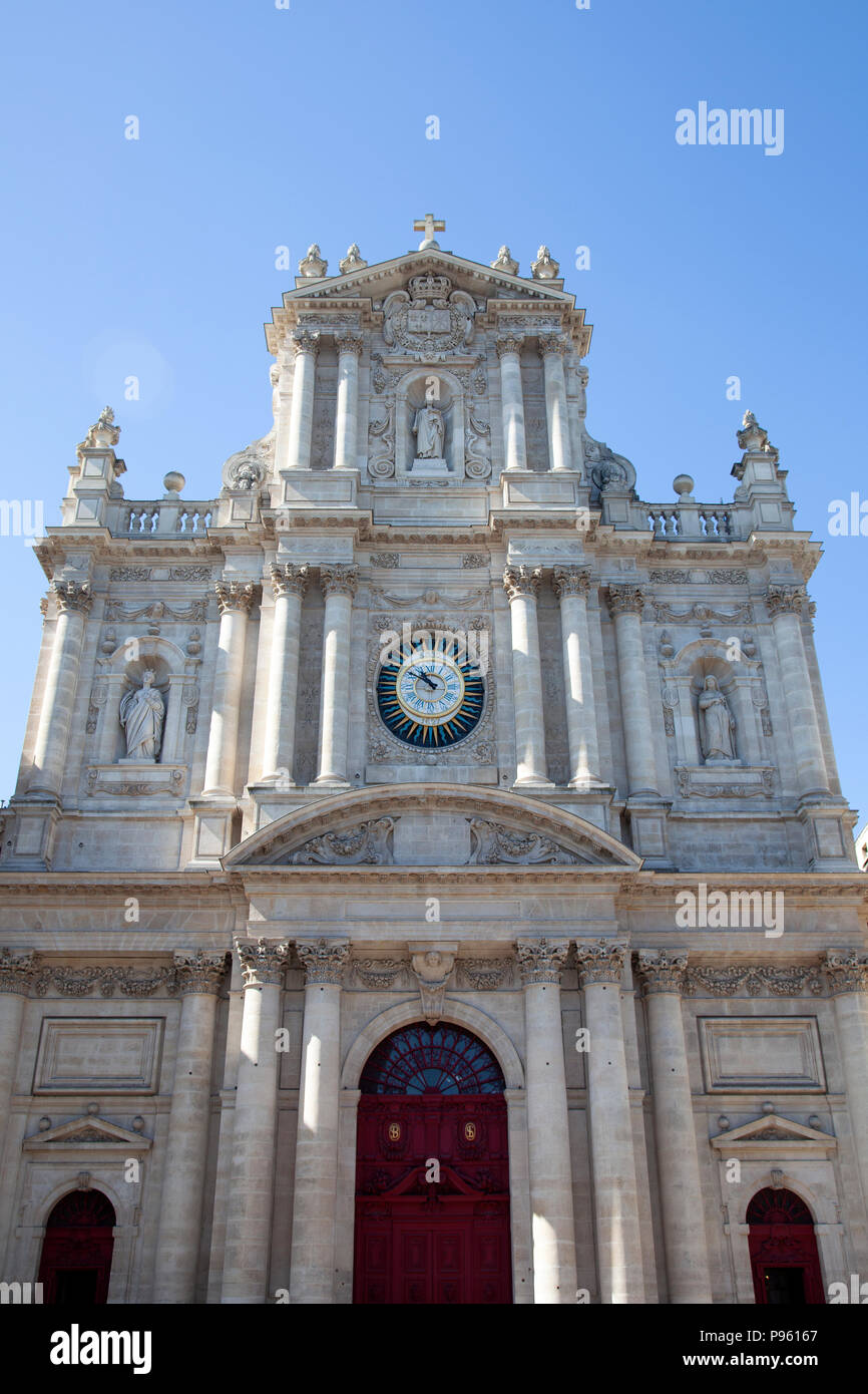 Saint-Paul-Saint-Louis église sur la Rue Saint-Antoine à Paris, France Banque D'Images