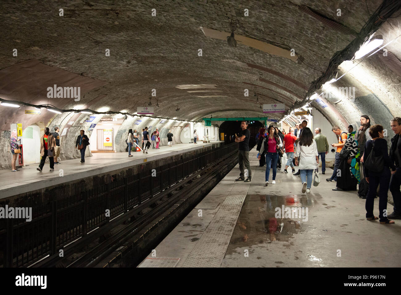 Metro chatelet Banque de photographies et d'images à haute résolution -  Alamy