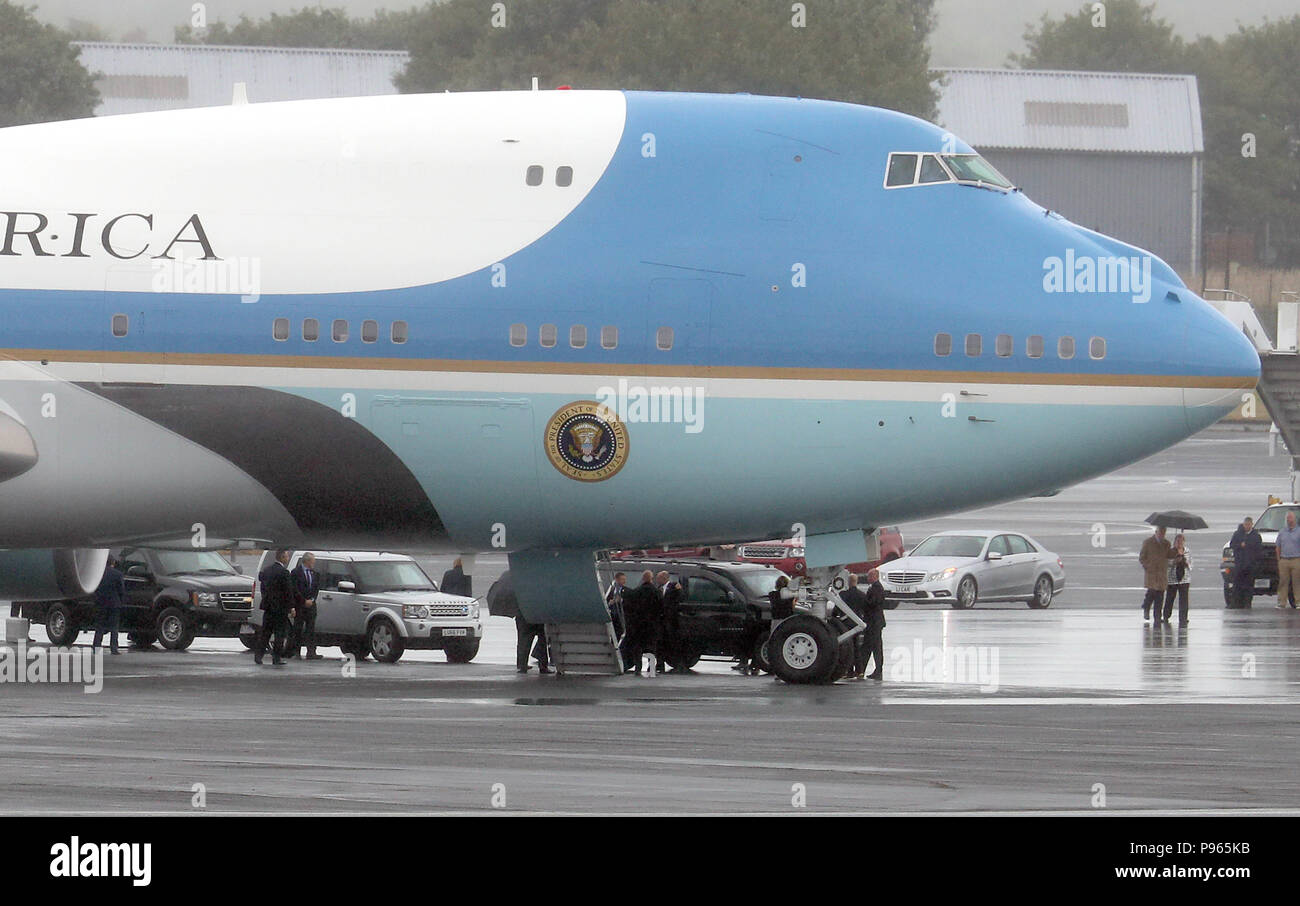 Nous le convoi présidentiel arrive à l'Air Force One à l'aéroport de Prestwick en Ayrshire, en tant que Président américain Donald Trump et son épouse Melania se préparent à quitter le Royaume-Uni, après avoir passé le week-end à l'Atout Turnberry Resort, à destination de la Finlande, où le président américain s'entretiendra avec le chef russe Vladimir Poutine à Helsinki, à la suite de réunions avec Theresa mai et la reine dans une grande tournée qui a eu lieu au milieu des protestations de masse contre sa politique à travers le Royaume-Uni. Banque D'Images