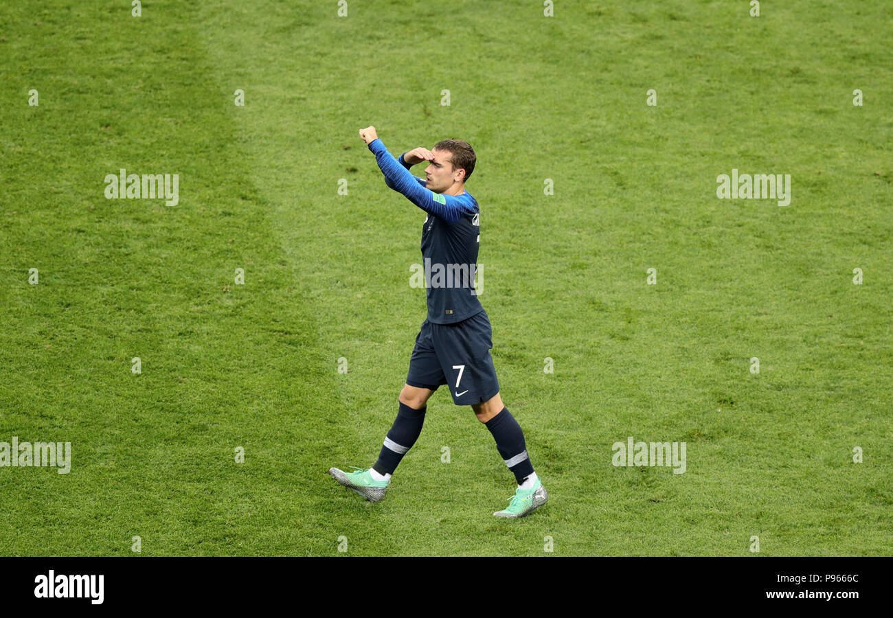 Antoine Griezmann La France célèbre marquant son deuxième but de côtés du jeu pendant la Coupe du Monde de la finale au stade Luzhniki de Moscou. Banque D'Images