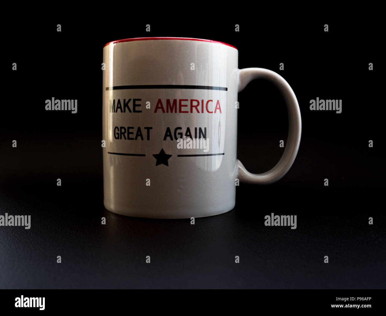 Faire à nouveau l'Amérique grande tasse en studio light blanc campagne trump Coffee cup Banque D'Images