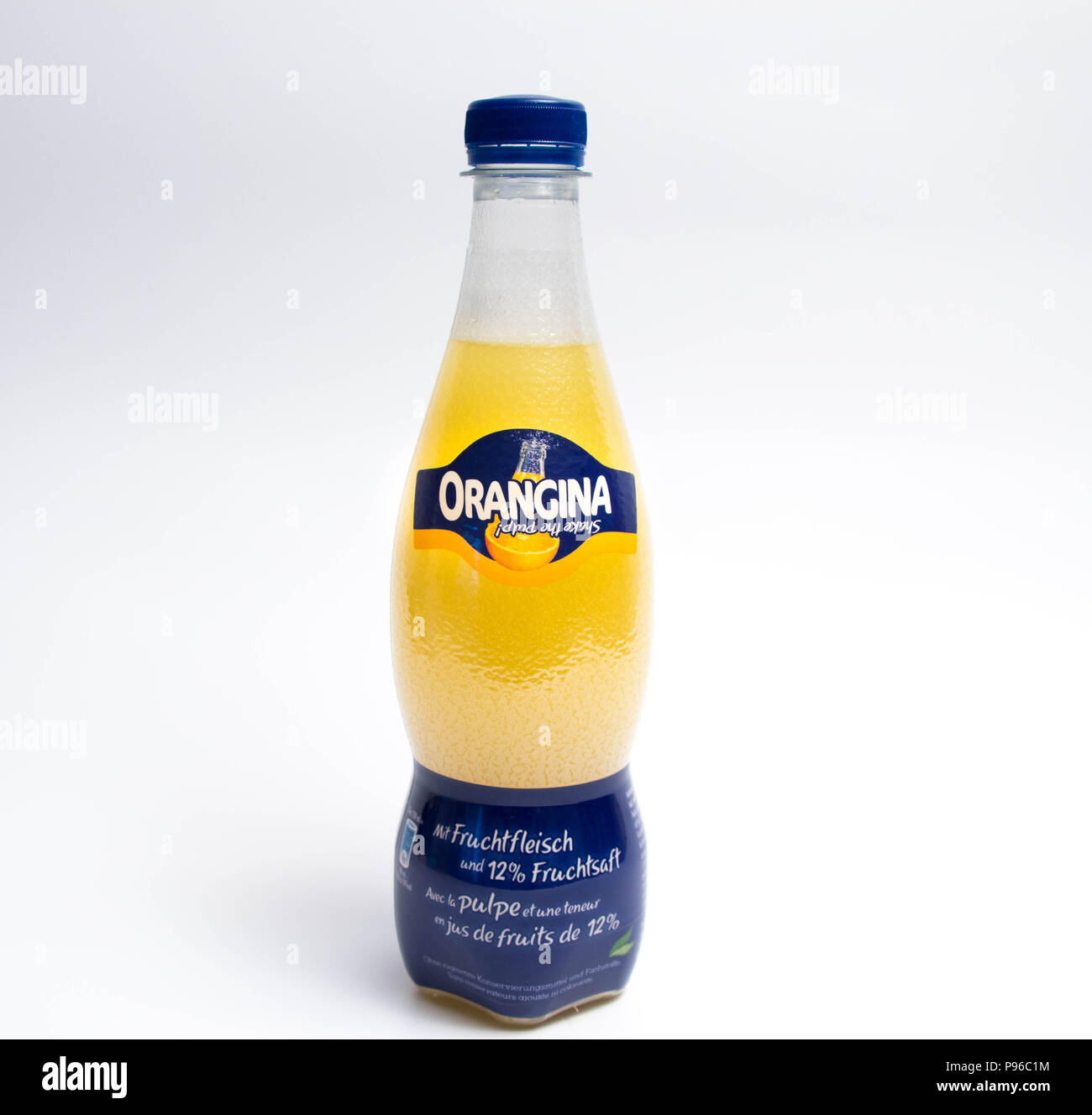 orangina-soft-drink-glass-banque-de-photographies-et-d-images-haute