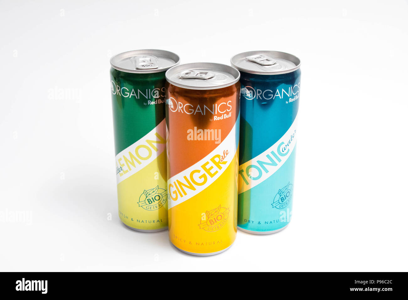 Red Bull organic ginger ale eau tonique citron amer Photo Stock - Alamy