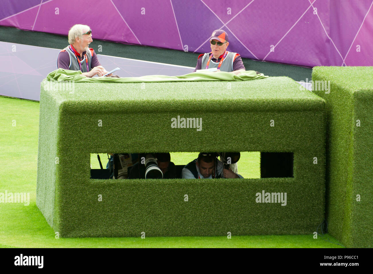 Photographes sportifs et officiels lors du tir à l'arc aux Jeux olympiques de Londres 2012 Banque D'Images