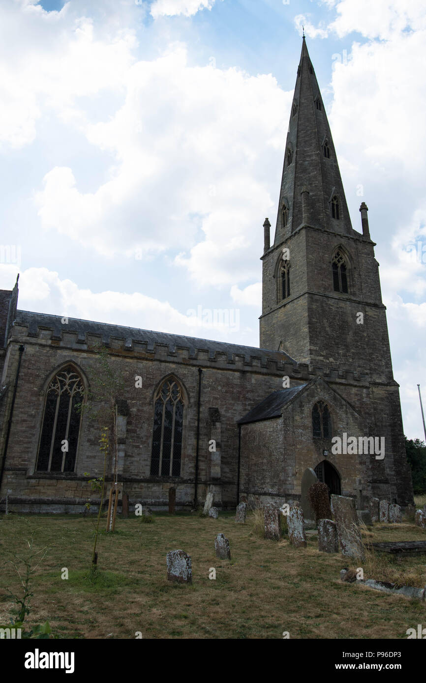 Olney église avec flèche Bedfordshire Royaume-Uni John Newton St Peter et St Paul William Cowper musée poète Milton Keynes cloches en pierre bâtiment cloches horloge Banque D'Images