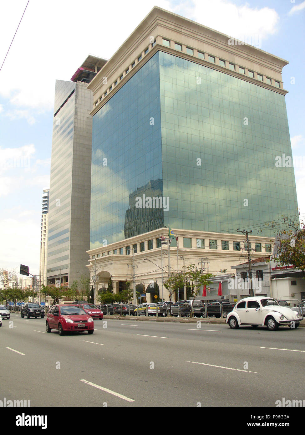 Immeuble, Avenue Juscelino Kubitschek, Itaim Bibi, São Paulo, Brésil Banque D'Images