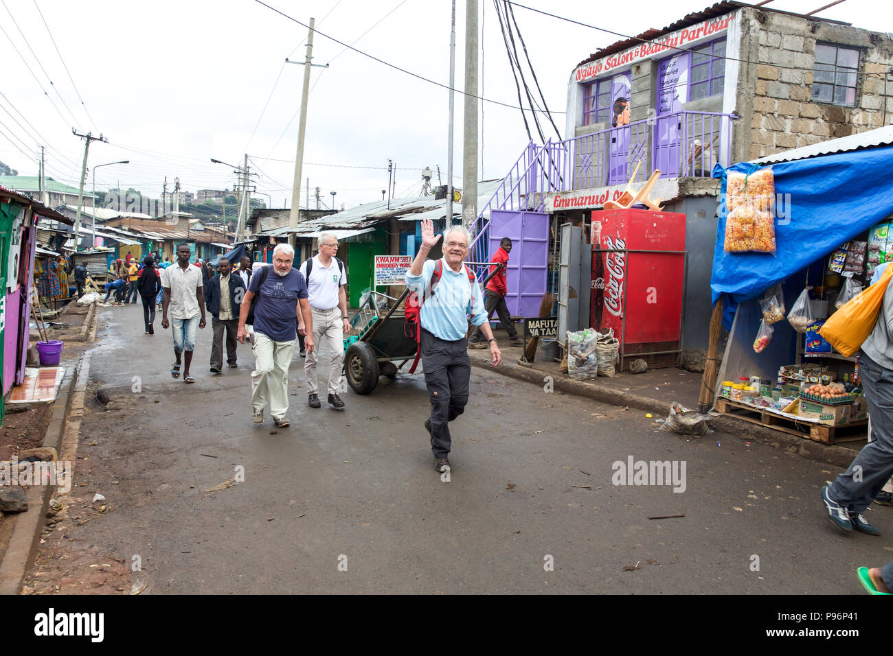 Des médecins allemands de fournir une aide médicale dans des bidonvilles de Nairobi - KENYA Banque D'Images