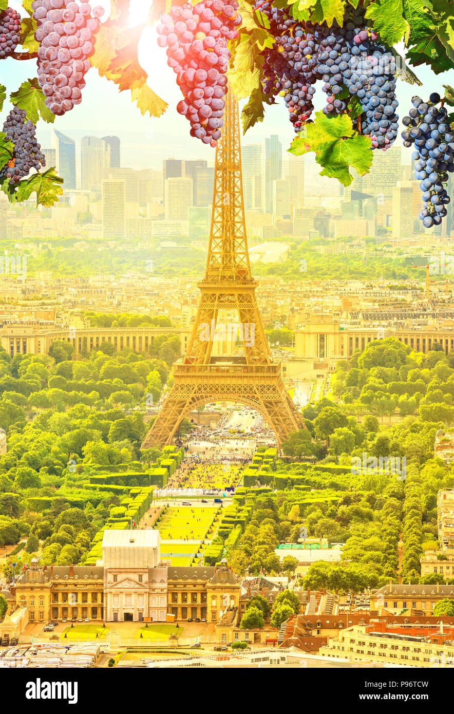 La Trame Des Raisins Rouges Accroch Sur Tour Eiffel Au Coucher Du 