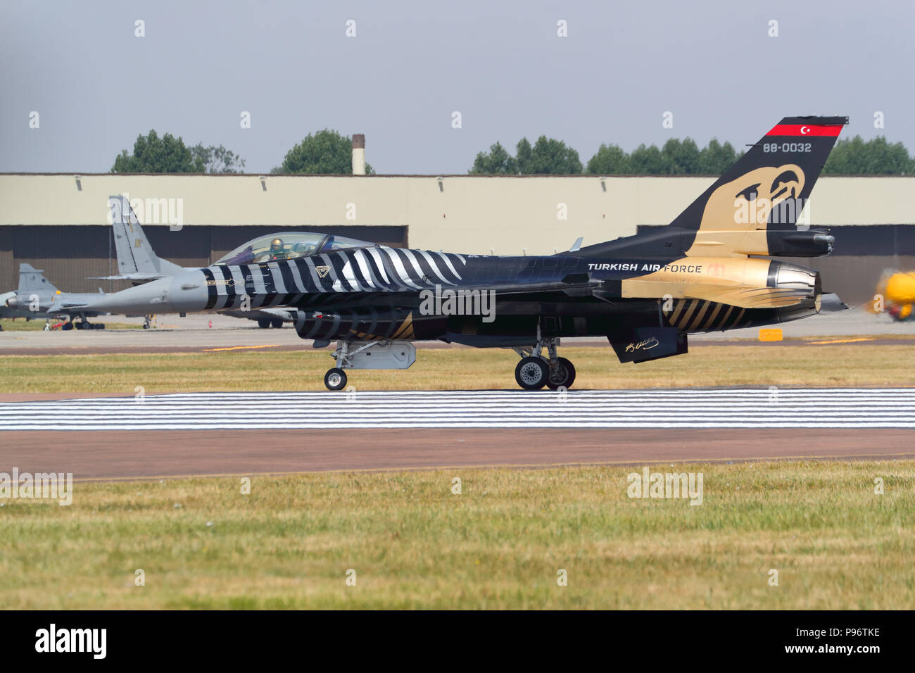 Le Turkish General Dynamics F-16 Fighting Falcon Solo Display au Royal International Air Tattoo 2018 au RAF Fairford, Royaume-Uni Banque D'Images