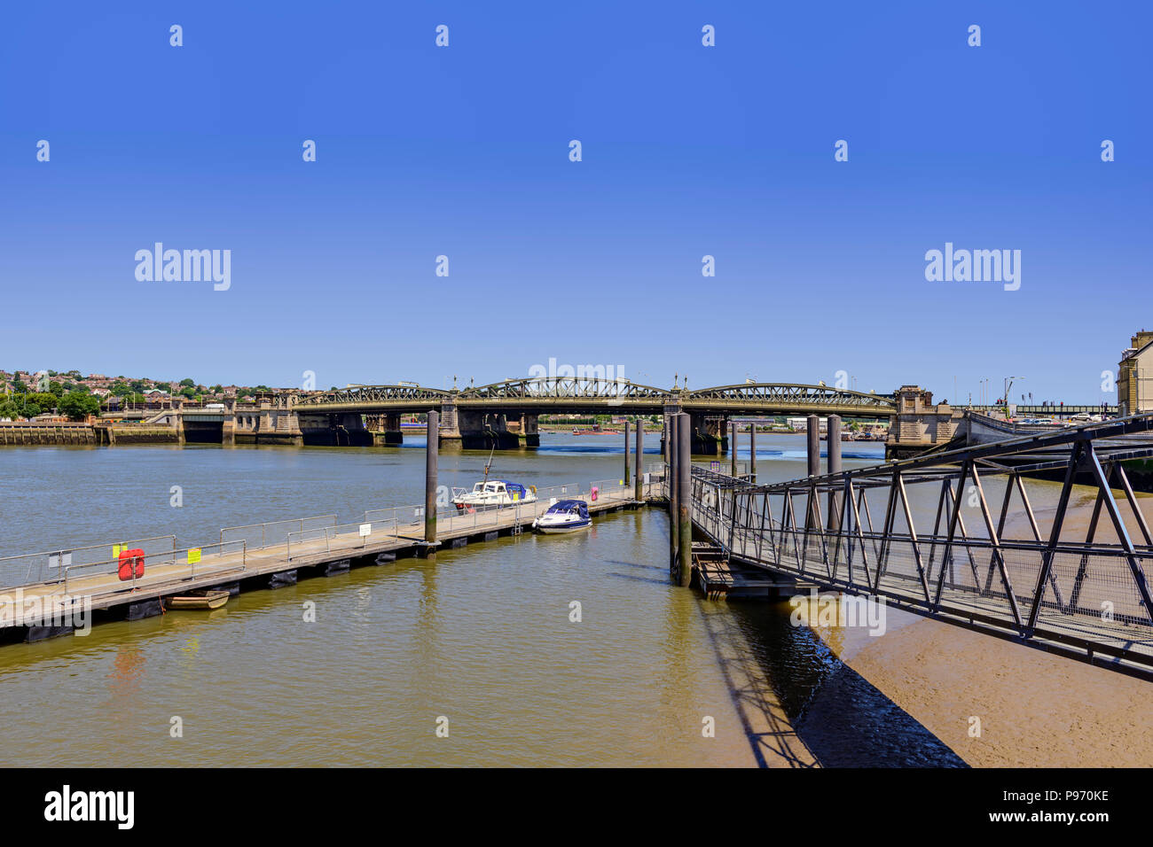 Rochester pont traversant la rivière Medway Banque D'Images