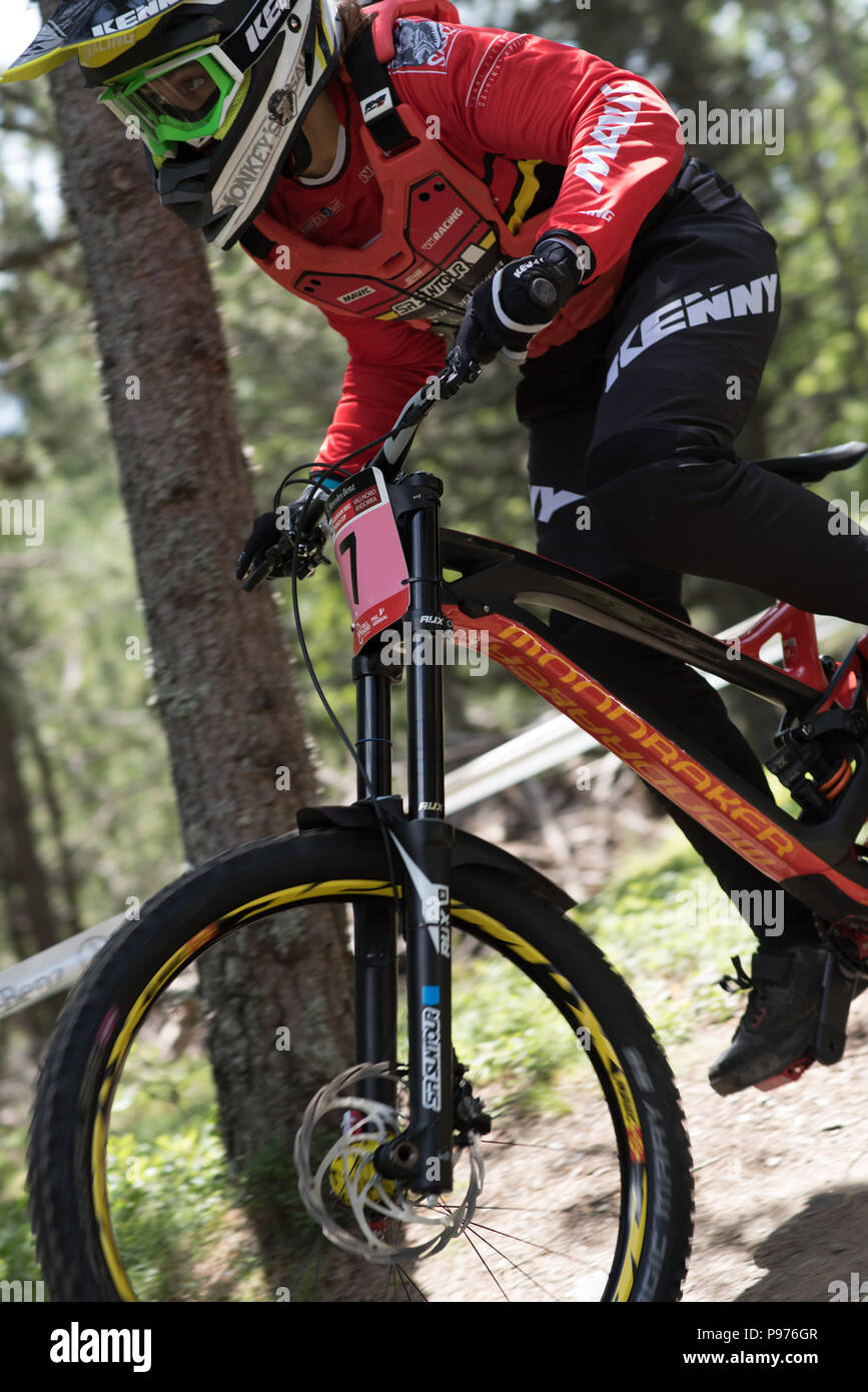 Vallnord, La Massana, Andorre. 15 juillet 2018. Course de descente, l'UCI, la Coupe du Monde de vélo de montagne, Andorre Vallnord. 15/07/2018 Marine CABIROU,dans la course Crédit : Martin Silva Cosentino / Alamy Live News Banque D'Images