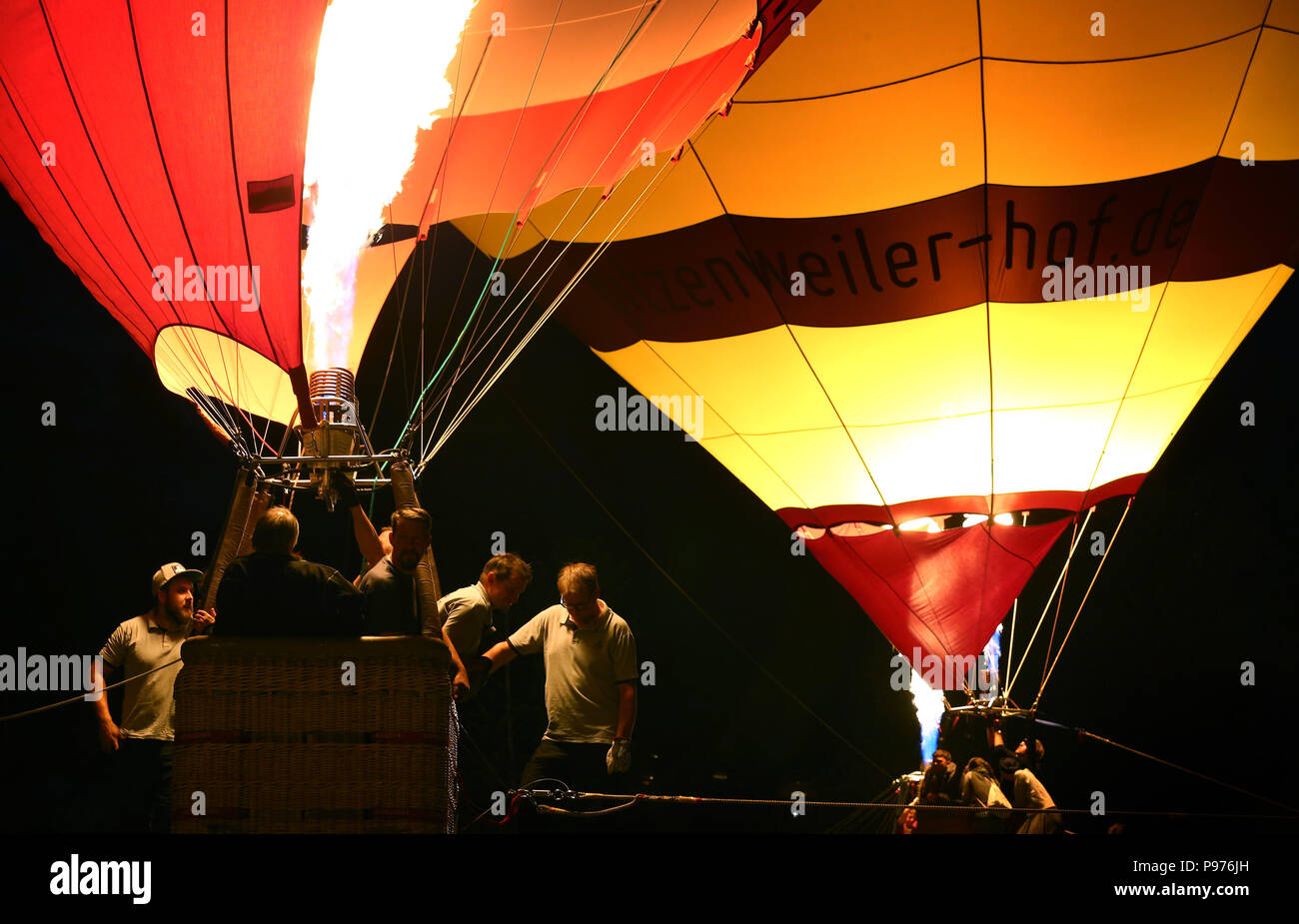 Allemagne, Lindau. 14 juillet, 2018. Ballooners fire leurs ballons à air chaud. Bougies de ballon est le point culminant de la fête des Ballons de Lindau. Credit : Karl-Josef Opim/dpa/Alamy Live News Banque D'Images