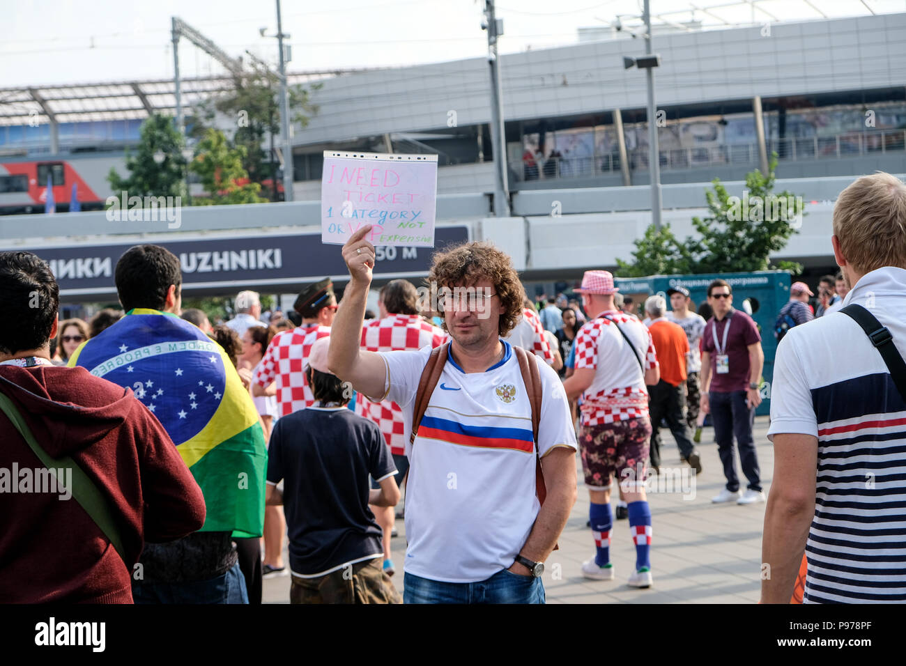 Moscou, Russie. Le 15 juillet 2018. Les partisans croates vont à l'intérieur de stade Luzhniki le match final de la coupe du monde FIFA 2018 à Moscou. La France contre la Croatie Crédit : Marco Ciccolella/Alamy Live News Banque D'Images