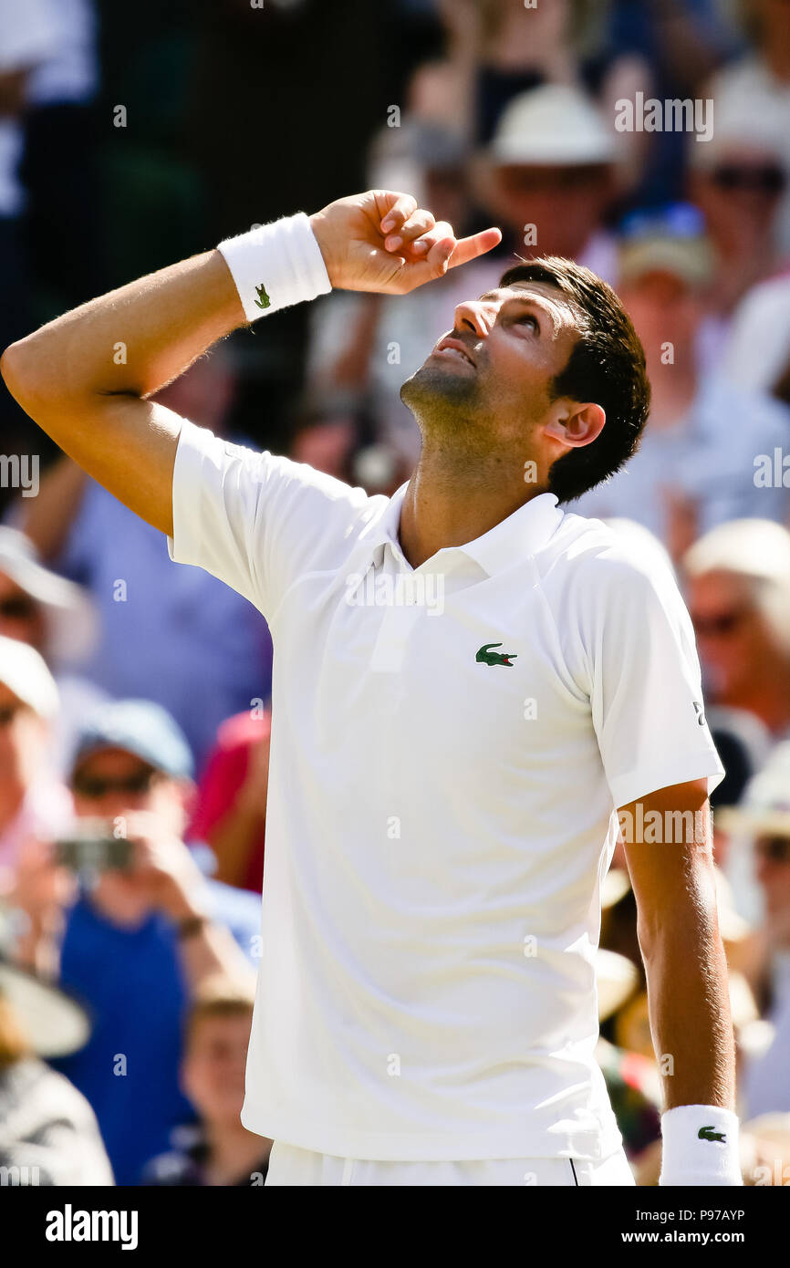 Londres, Royaume-Uni, le 15 juillet 2018 : Novak Djokovic de Serbie a remporté son 3e titre à Wimbledon au jour 13 au tennis de Wimbledon 2018 au All England Lawn Tennis et croquet Club à Londres. Crédit : Frank Molter/Alamy live news Banque D'Images